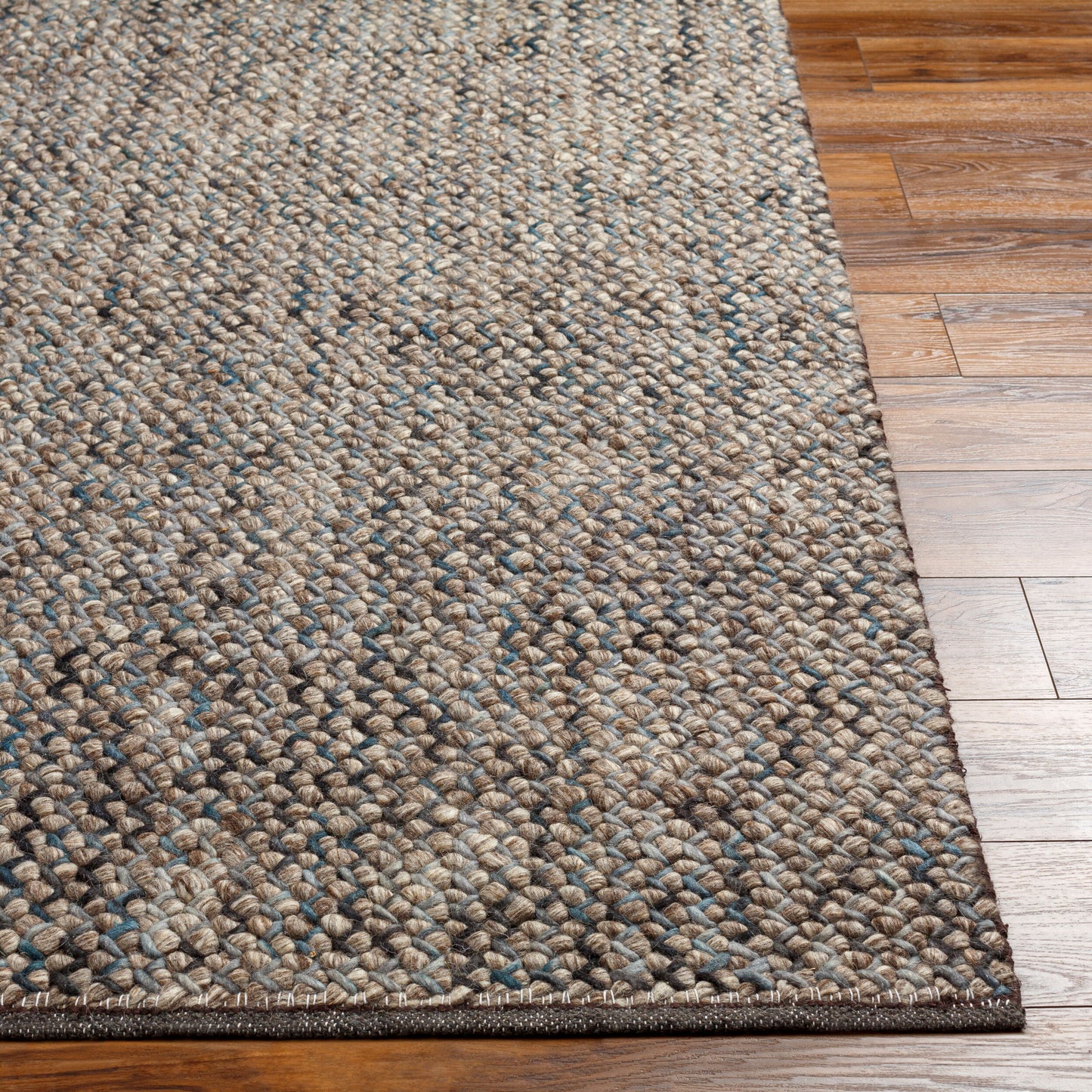 Avera AER-1003 2' x 3' Handmade Accent Rug