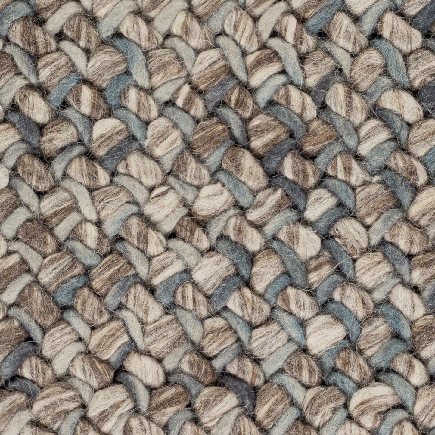 Avera AER-1003 2' x 3' Handmade Accent Rug