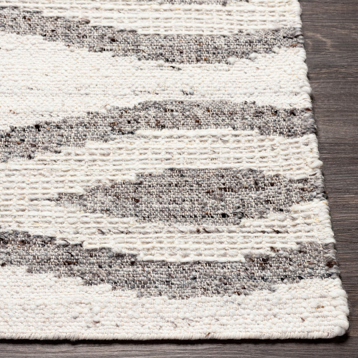 Bremen BEN-2303 2' x 3' Handmade Wool Accent Rug
