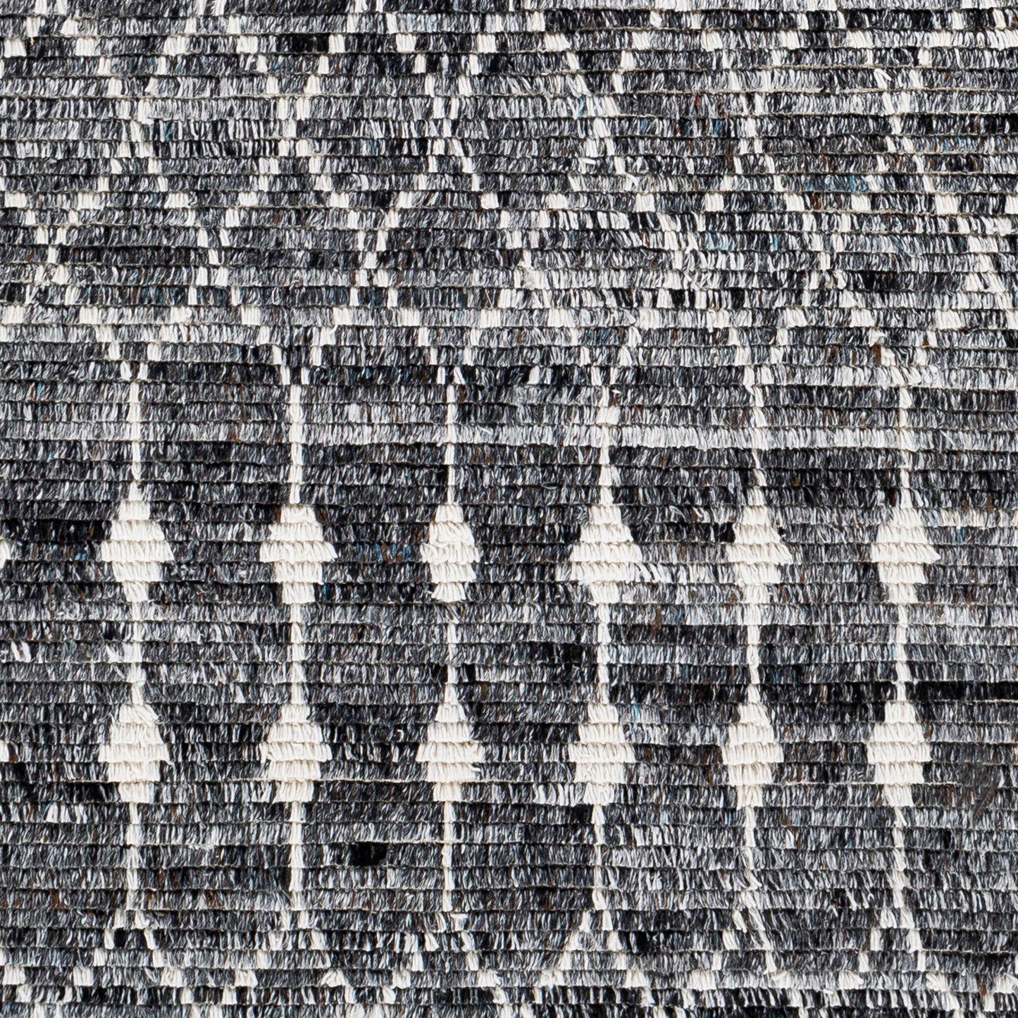 Birch BHC-2301 2' x 3' Handmade Recyled Accent Rug