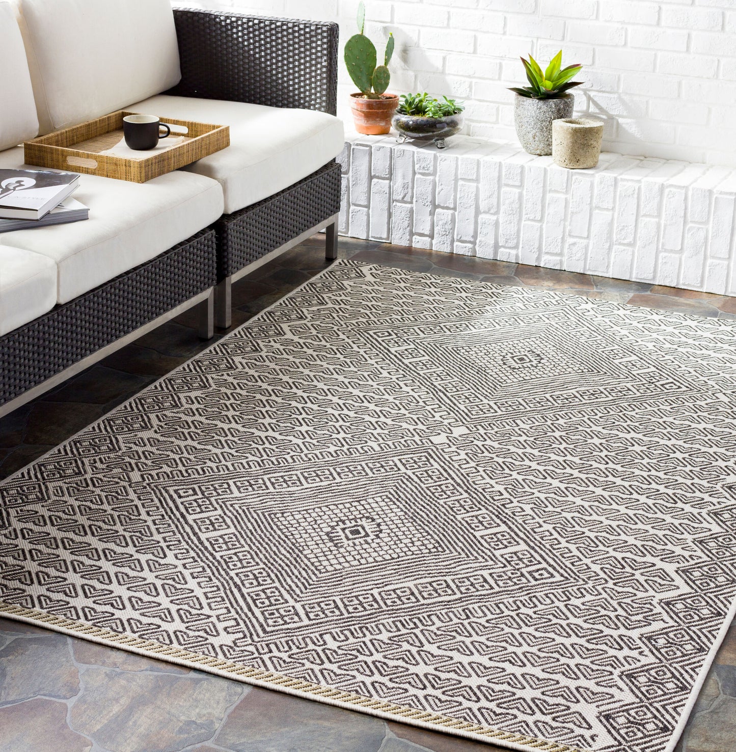 Eagean EAG-2361 2' x 3' Machine Woven Indoor/Outdoor Accent Rug
