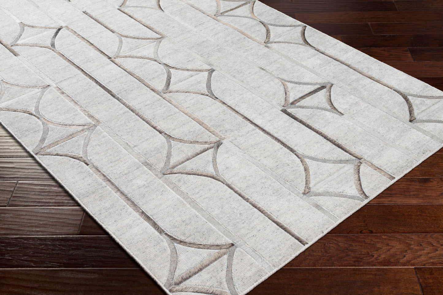 Eloquent ELQ-2304 2' x 3' Handmade Faux Silk Accent Rug