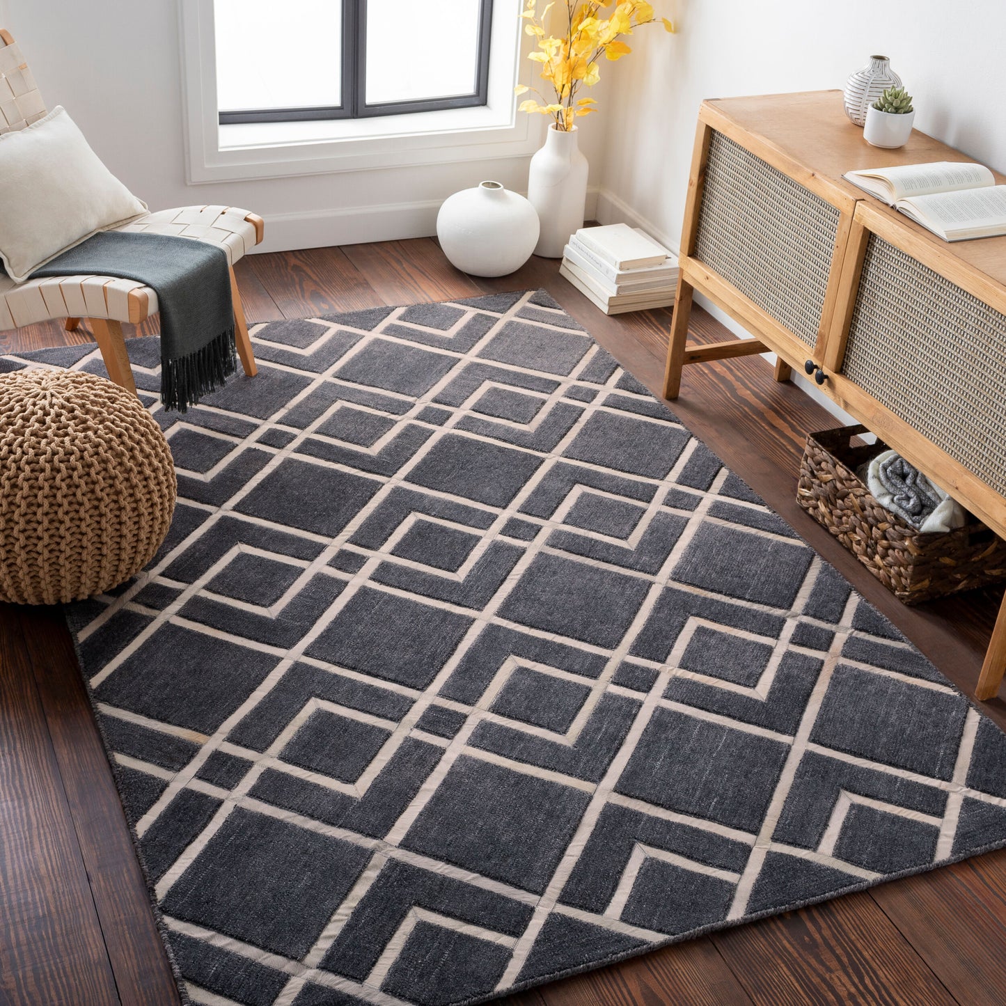 Eloquent ELQ-2305 2' x 3' Handmade Faux Silk Accent Rug