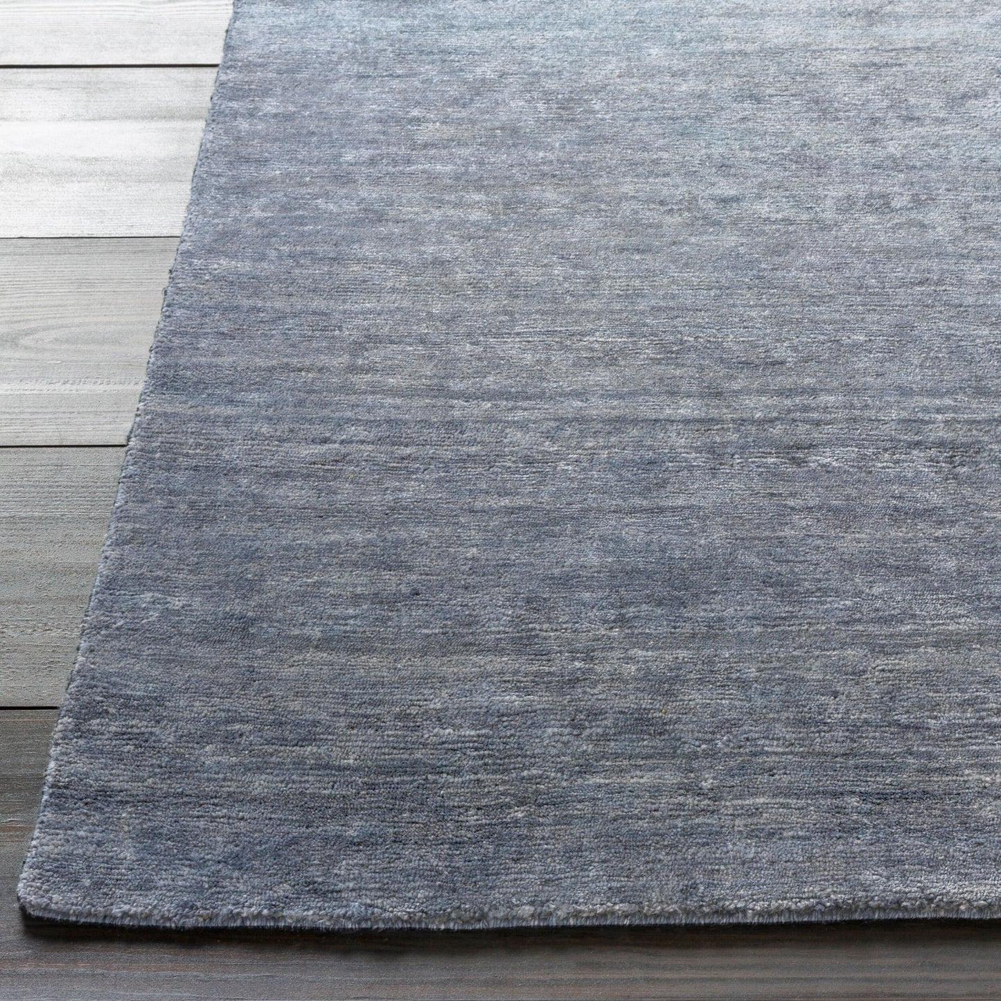 Gilded GID-5000 2' x 3' Handmade Faux Silk Accent Rug