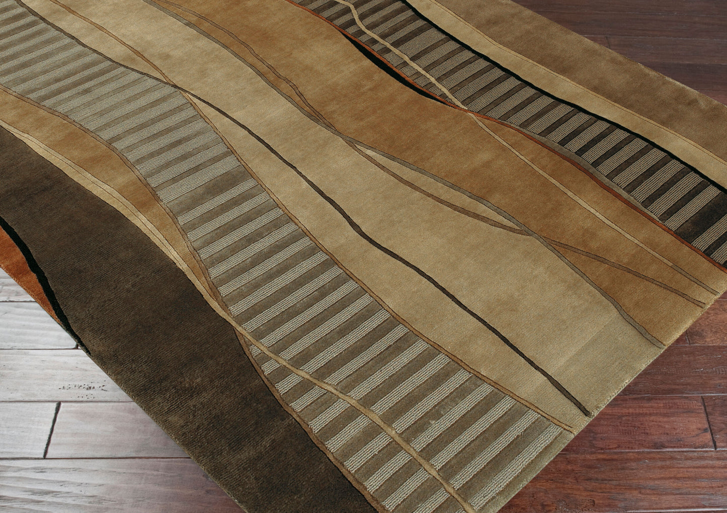 Mugal IN-8020 2' x 3' Handmade Wool Accent Rug