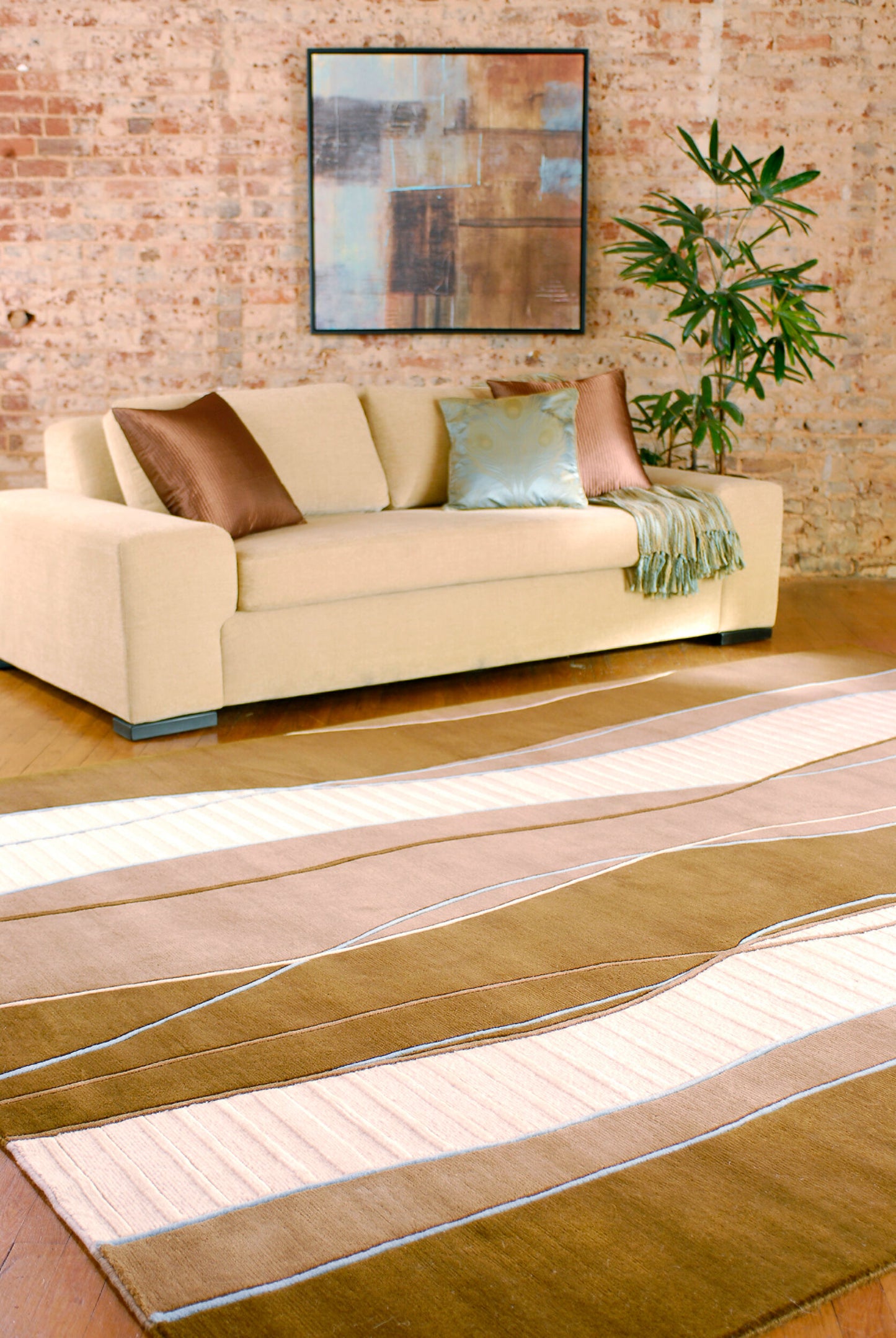 Mugal IN-8072 2' x 3' Handmade Wool Accent Rug
