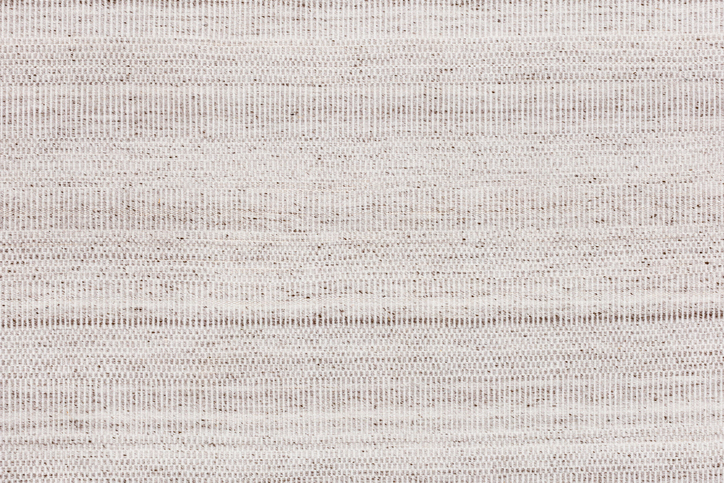 Irvine IRV-2300 2' x 3' Handmade Faux Silk Accent Rug