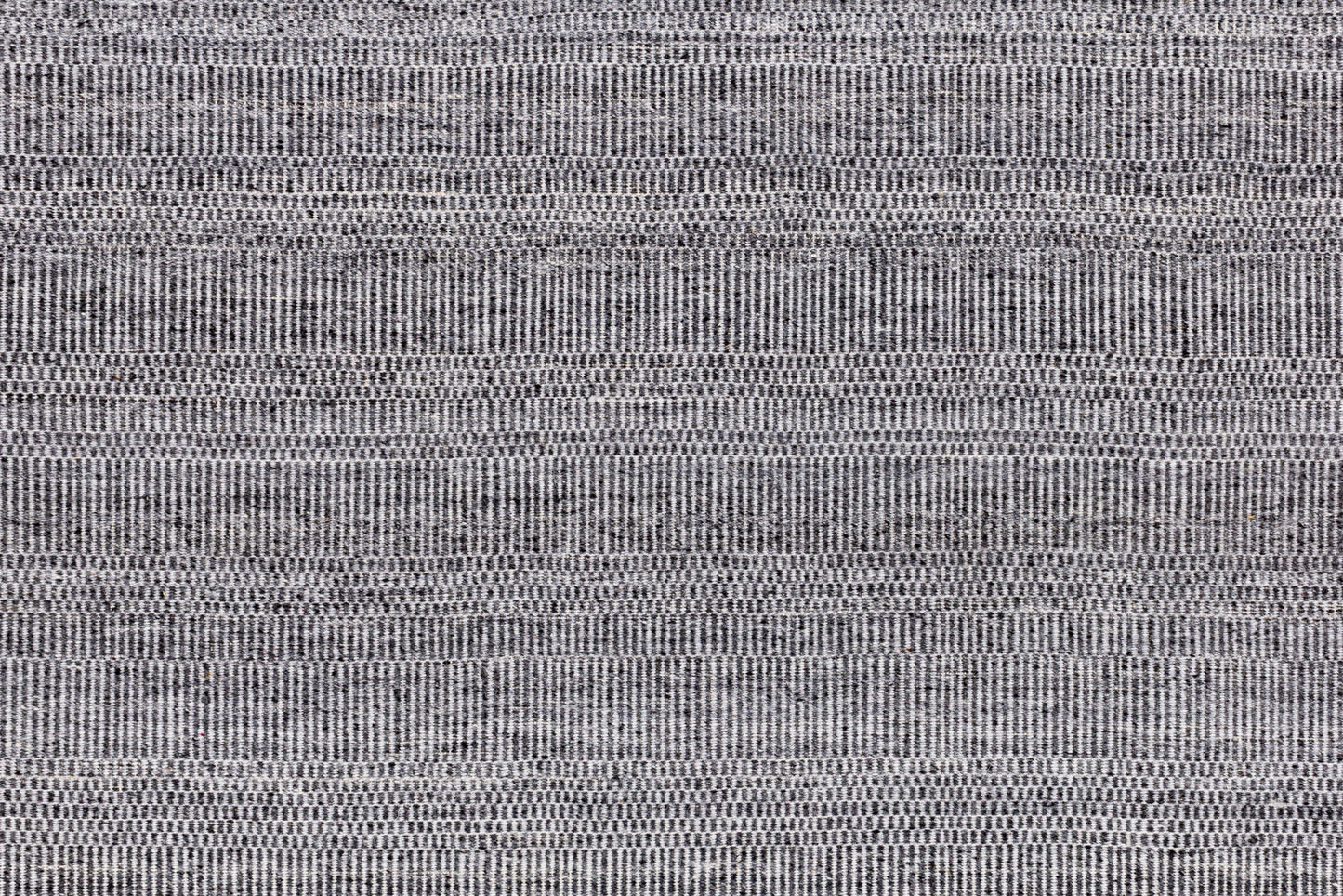 Irvine IRV-2301 2' x 3' Handmade Faux Silk Accent Rug