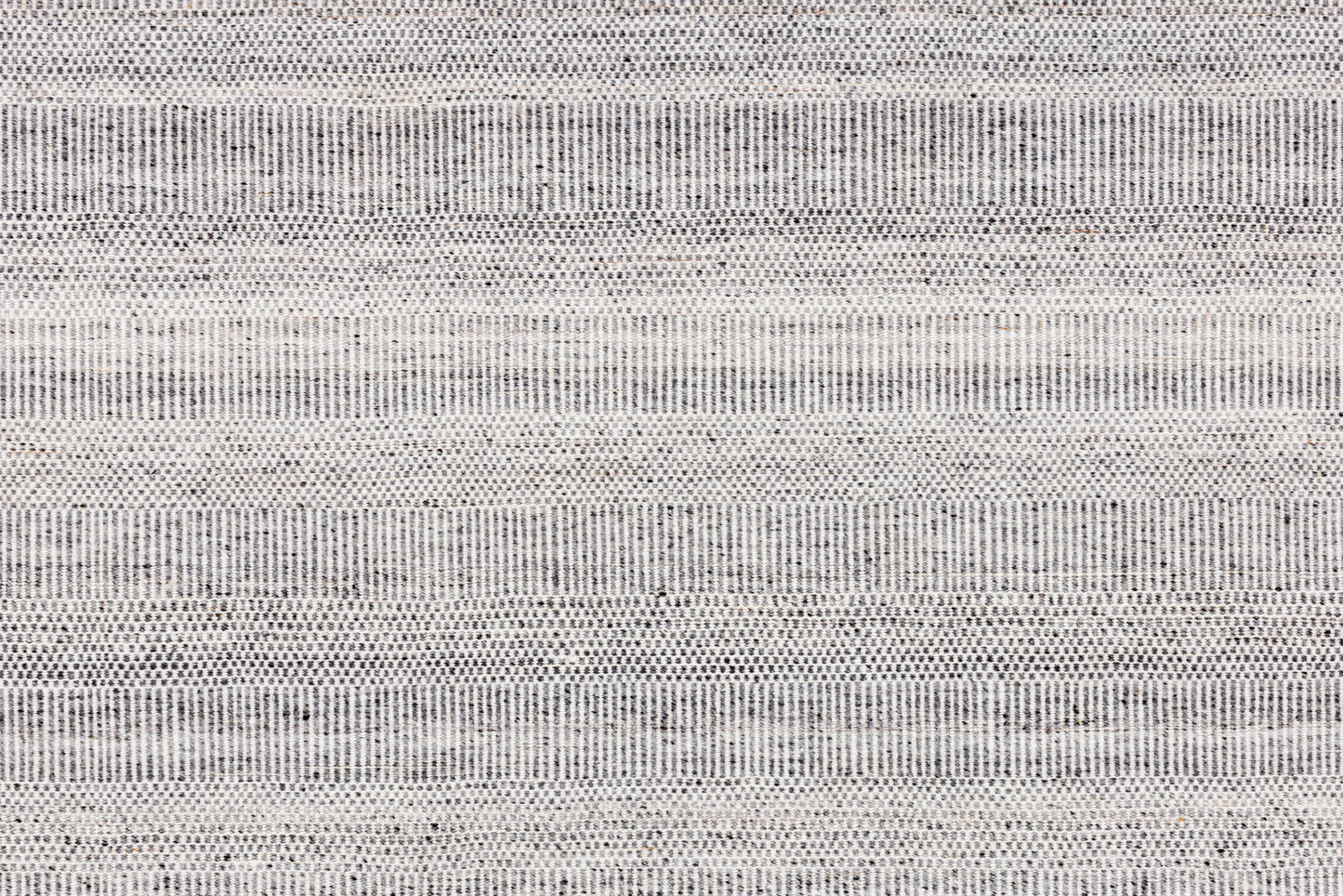 Irvine IRV-2302 2' x 3' Handmade Faux Silk Accent Rug
