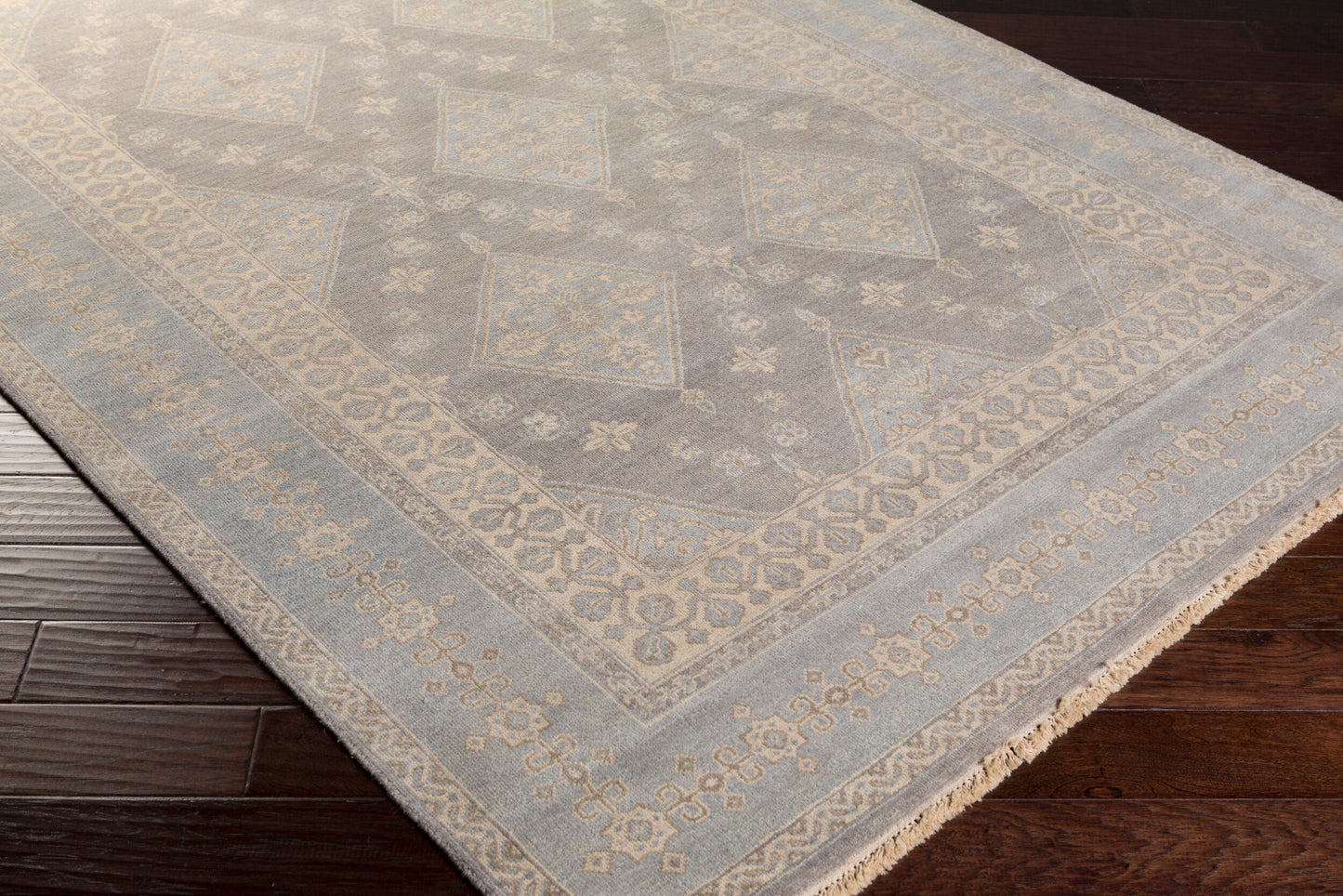 Jade JDE-3000 2' x 3' Handmade Wool Accent Rug