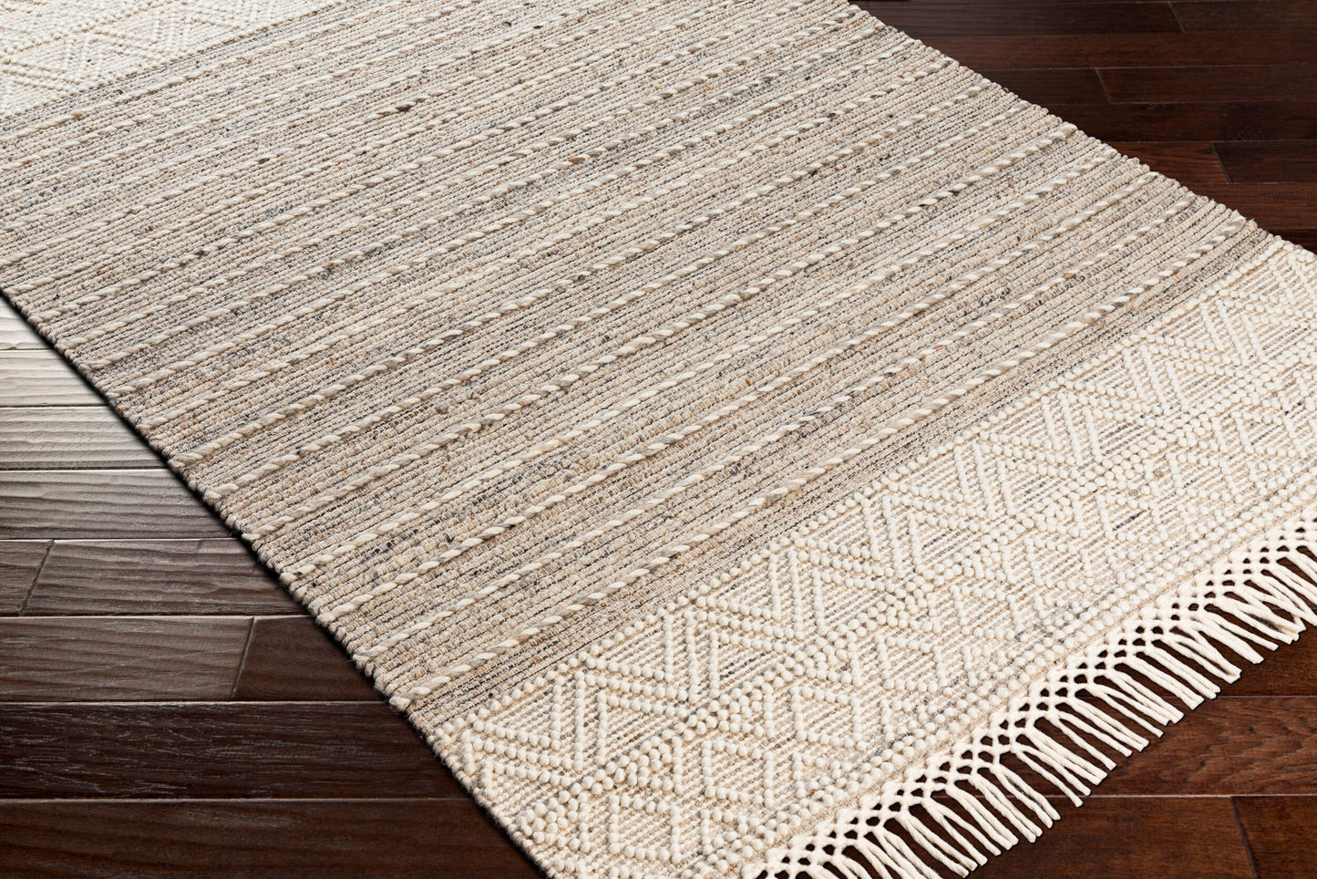 Lucia LCI-2305 2' x 3' Handmade Accent Rug
