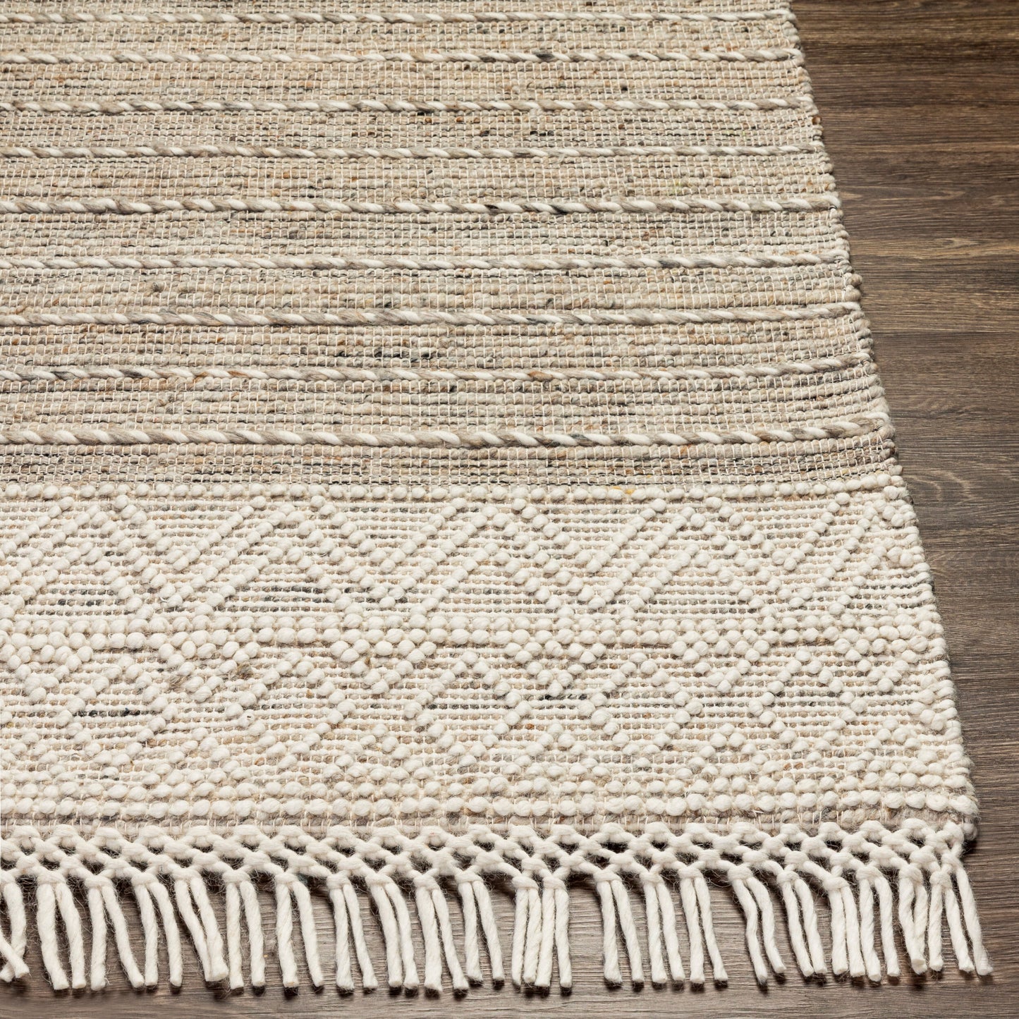 Lucia LCI-2305 2' x 3' Handmade Accent Rug
