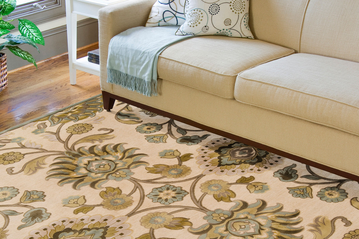 Lauren LRN-5600 4' x 6' Machine Woven Area Rug