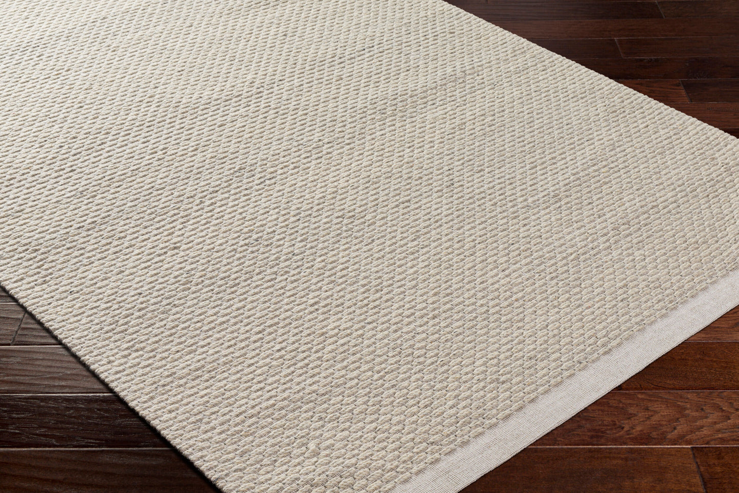 Lumi LUM-2300 2' x 3' Handmade Wool Accent Rug