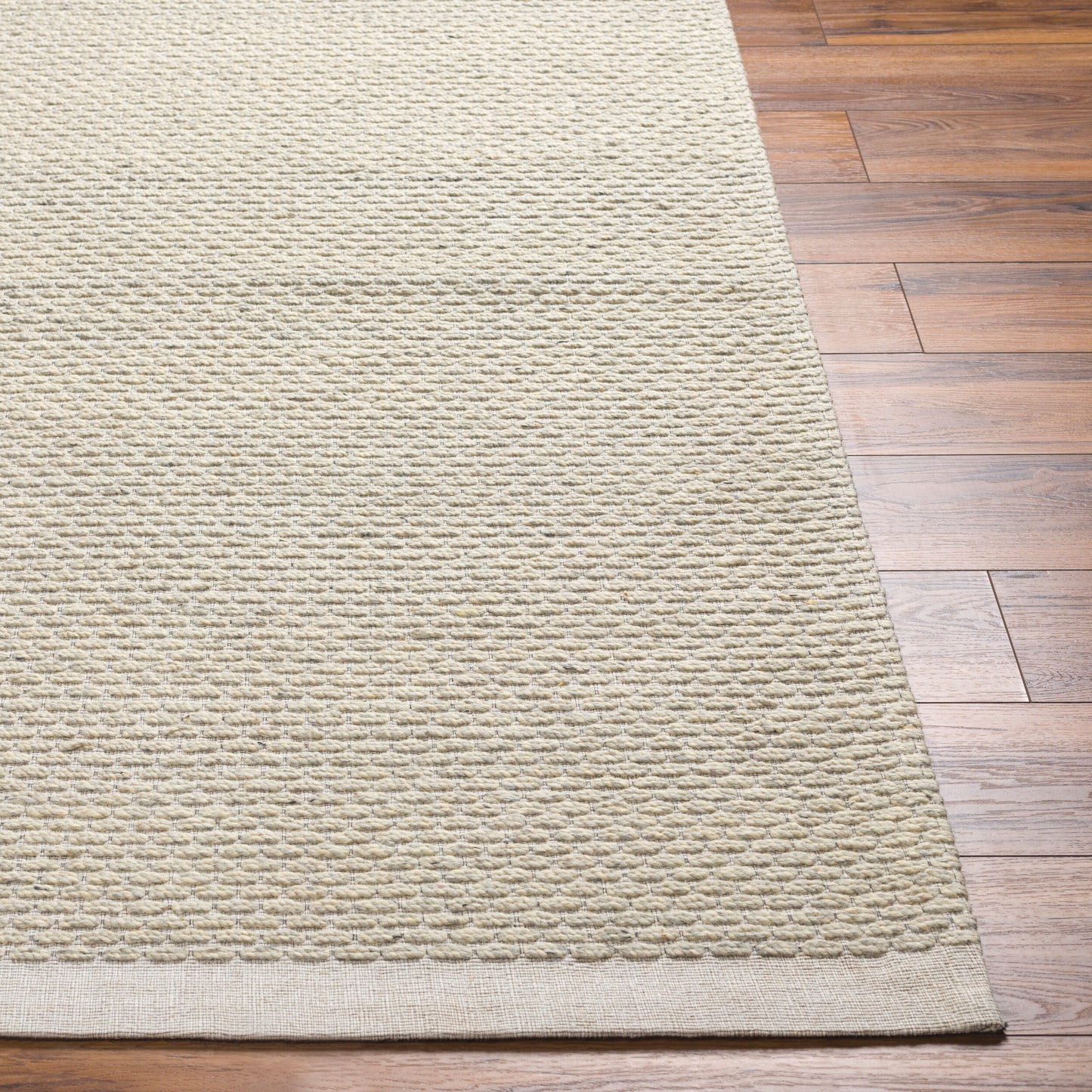 Lumi LUM-2300 2' x 3' Handmade Wool Accent Rug