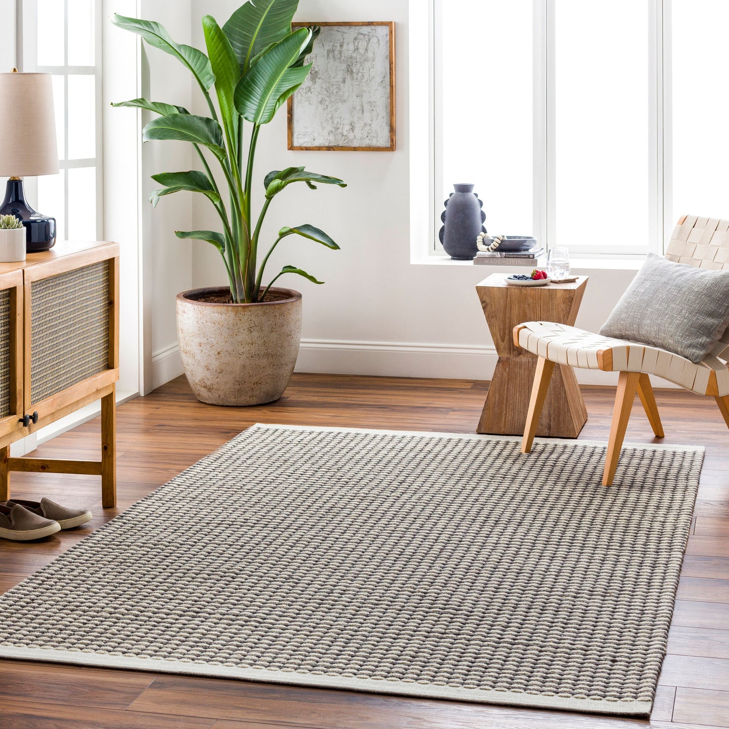 Lumi LUM-2302 5' x 7' Handmade Wool Area Rug