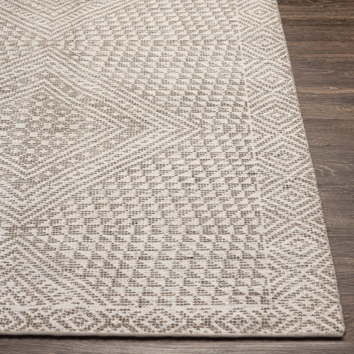 Livorno LVN-2306 2' x 3' Handmade Faux Silk Accent Rug
