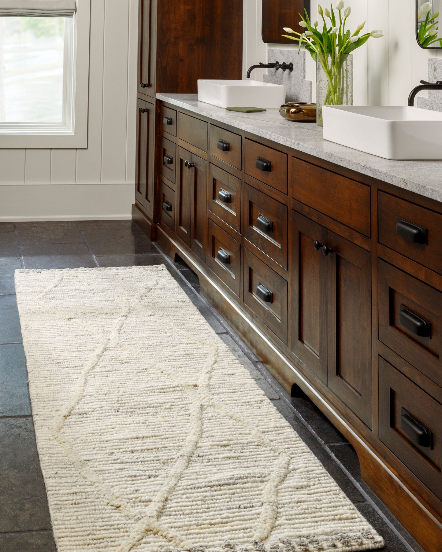 Manisa MNS-2307 5' x 7' Handmade Wool Area Rug