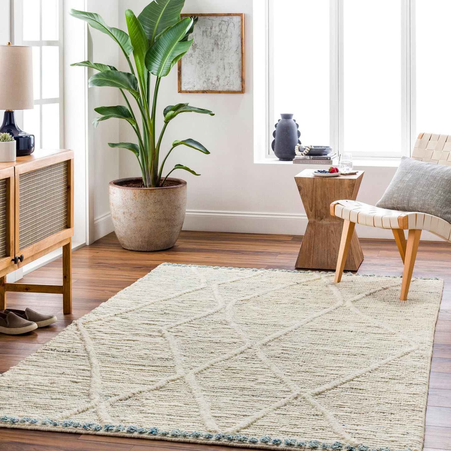 Manisa MNS-2308 2' x 3' Handmade Wool Accent Rug