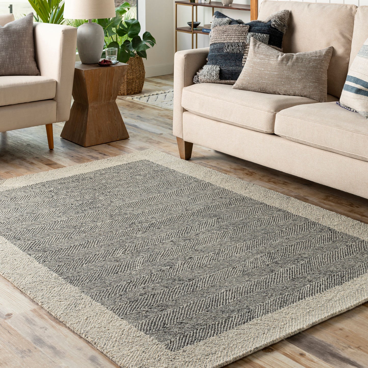 Madelyn MYN-2304 5' x 7' Handmade Wool Area Rug