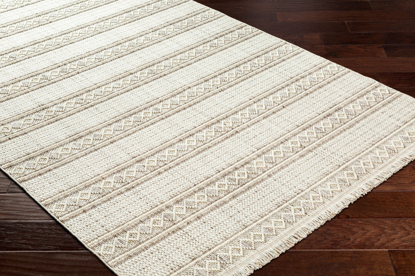 New Delhi NWH-2307 5' x 7' Machine Woven Area Rug