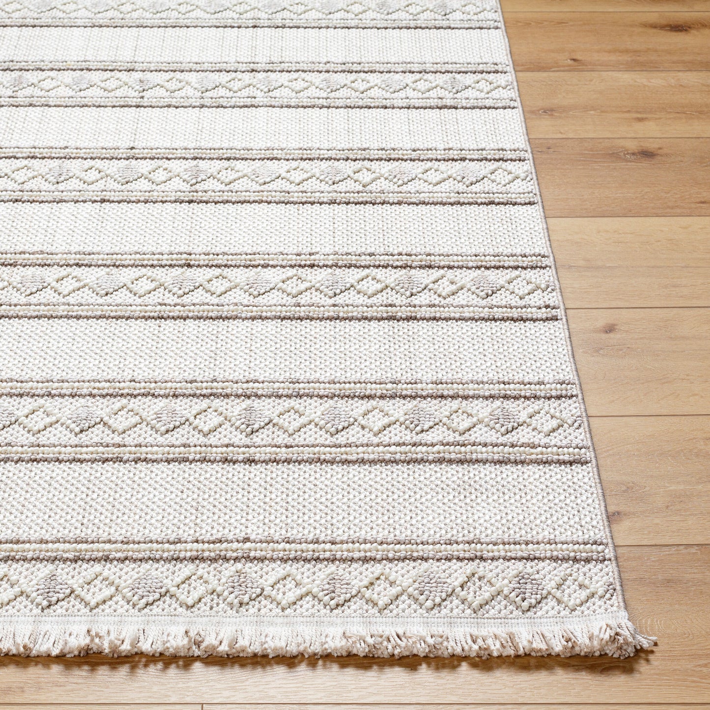 New Delhi NWH-2307 5' x 7' Machine Woven Area Rug