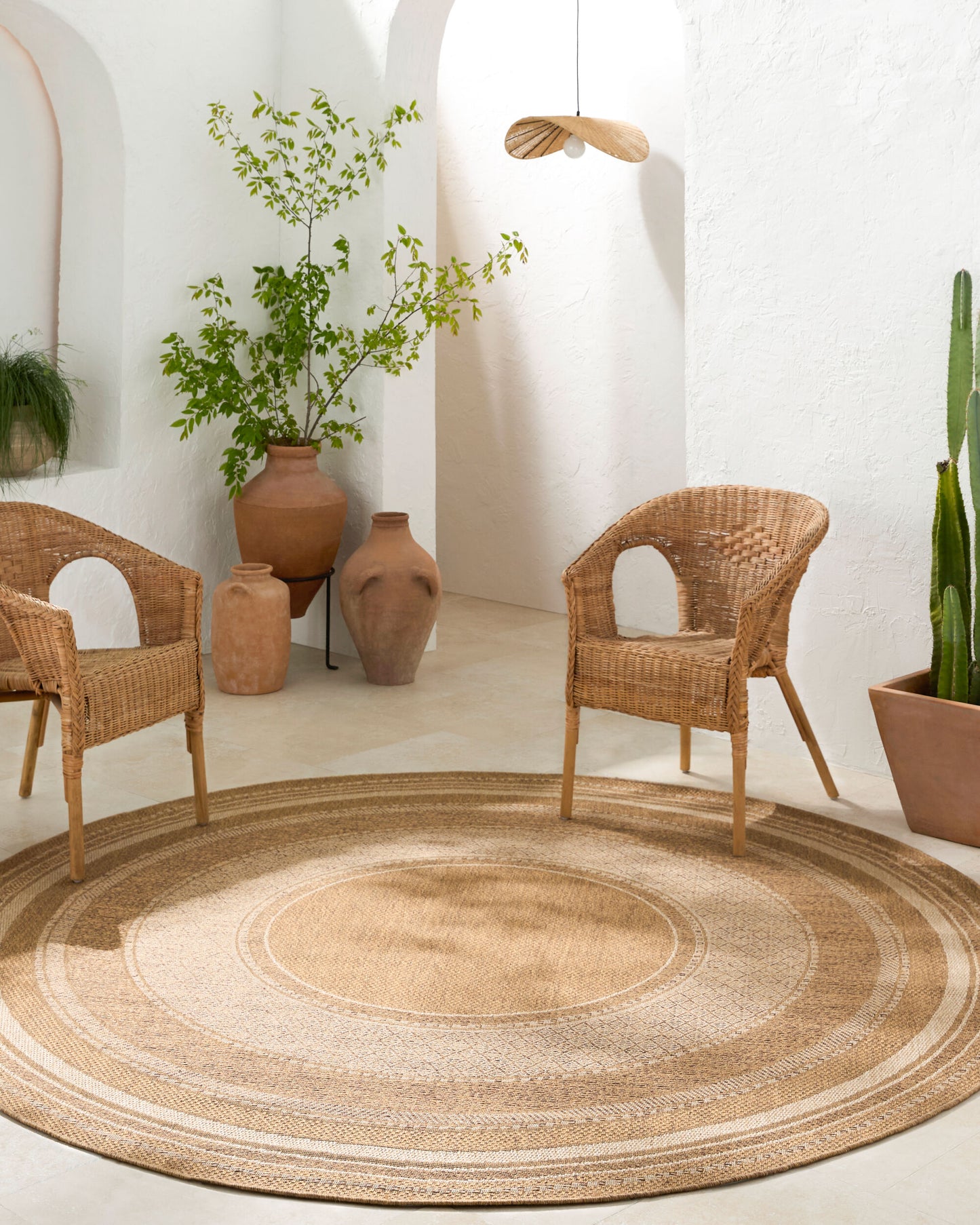 Pismo Beach PMB-2307 8ft Round Machine Woven Indoor/Outdoor Area Rug