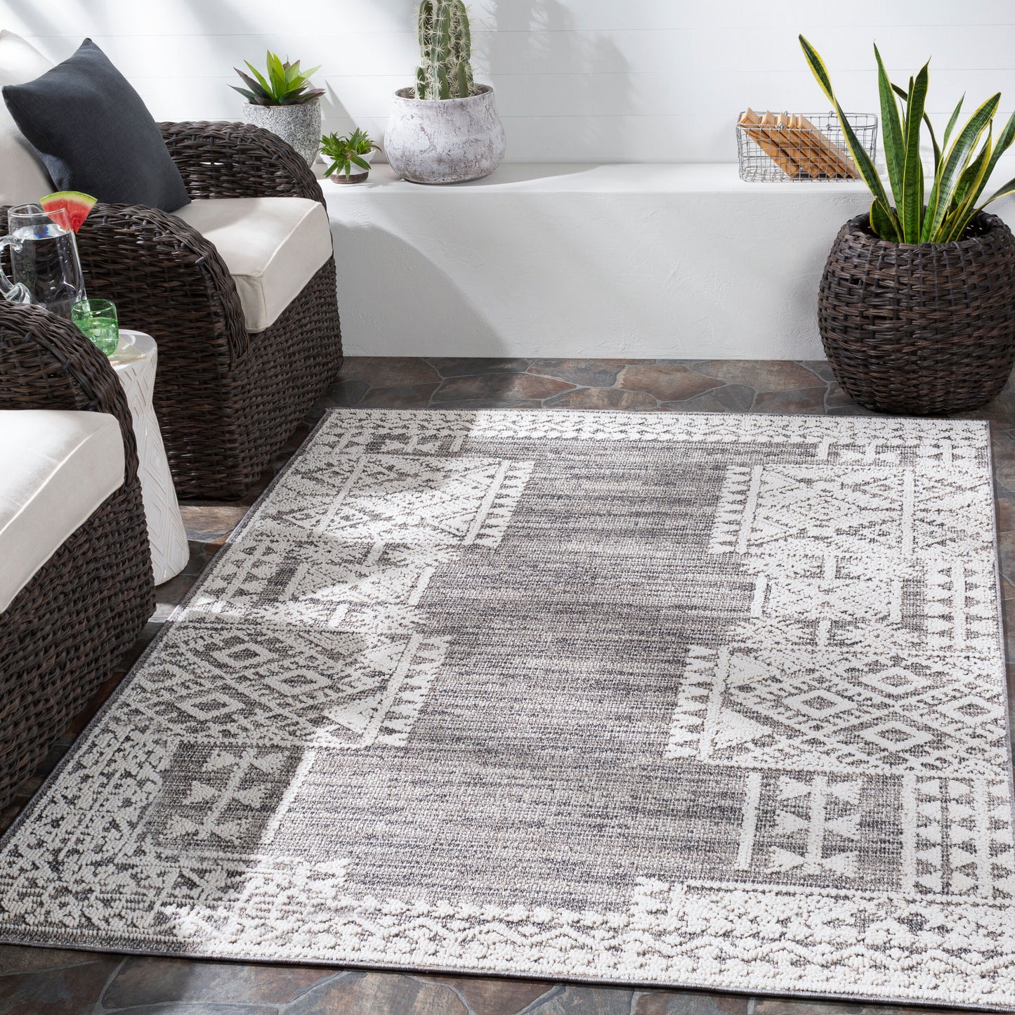 Ariana RIA-2306 2' x 3' Machine Woven Accent Rug