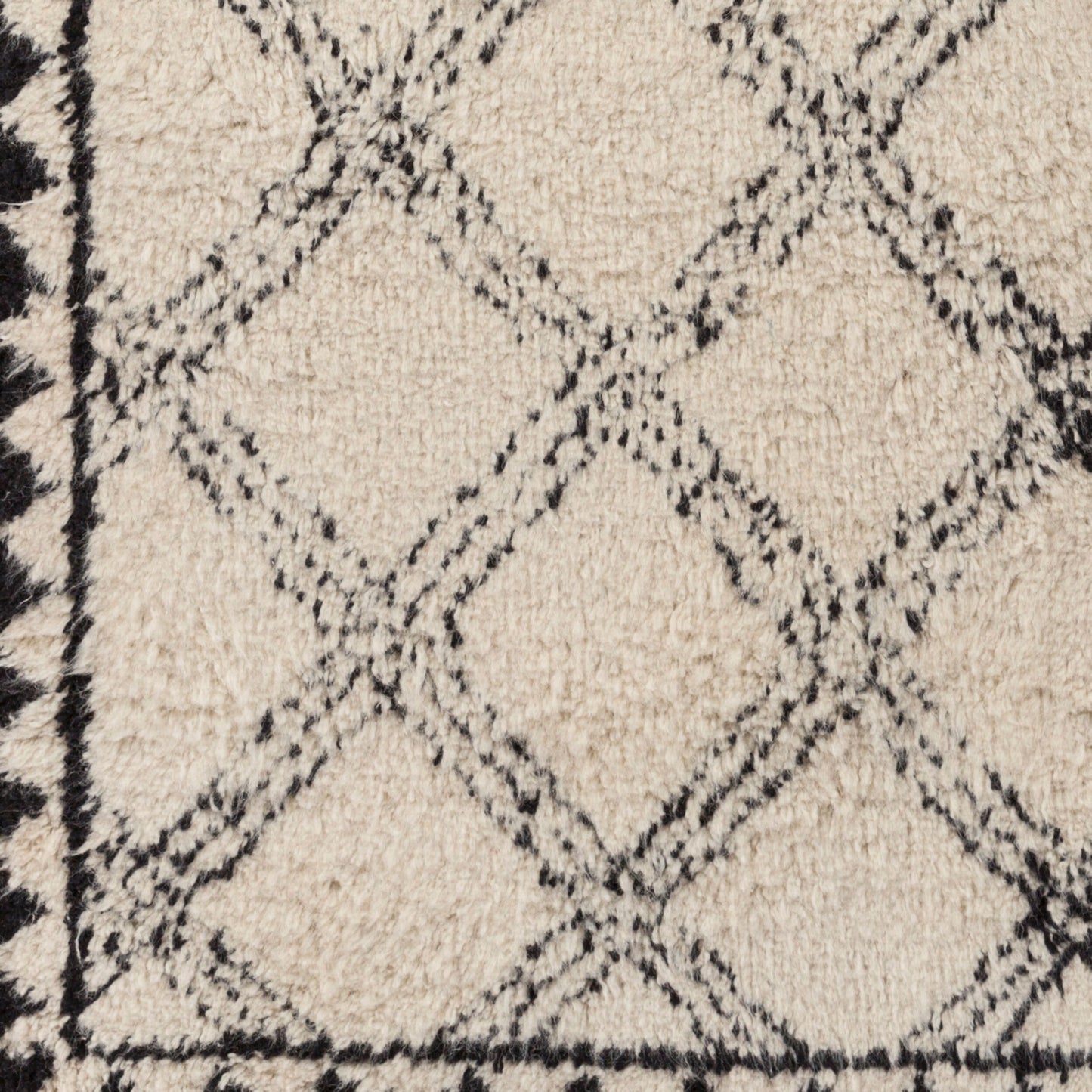 Riad RID-3002 2' x 3' Handmade Wool Accent Rug