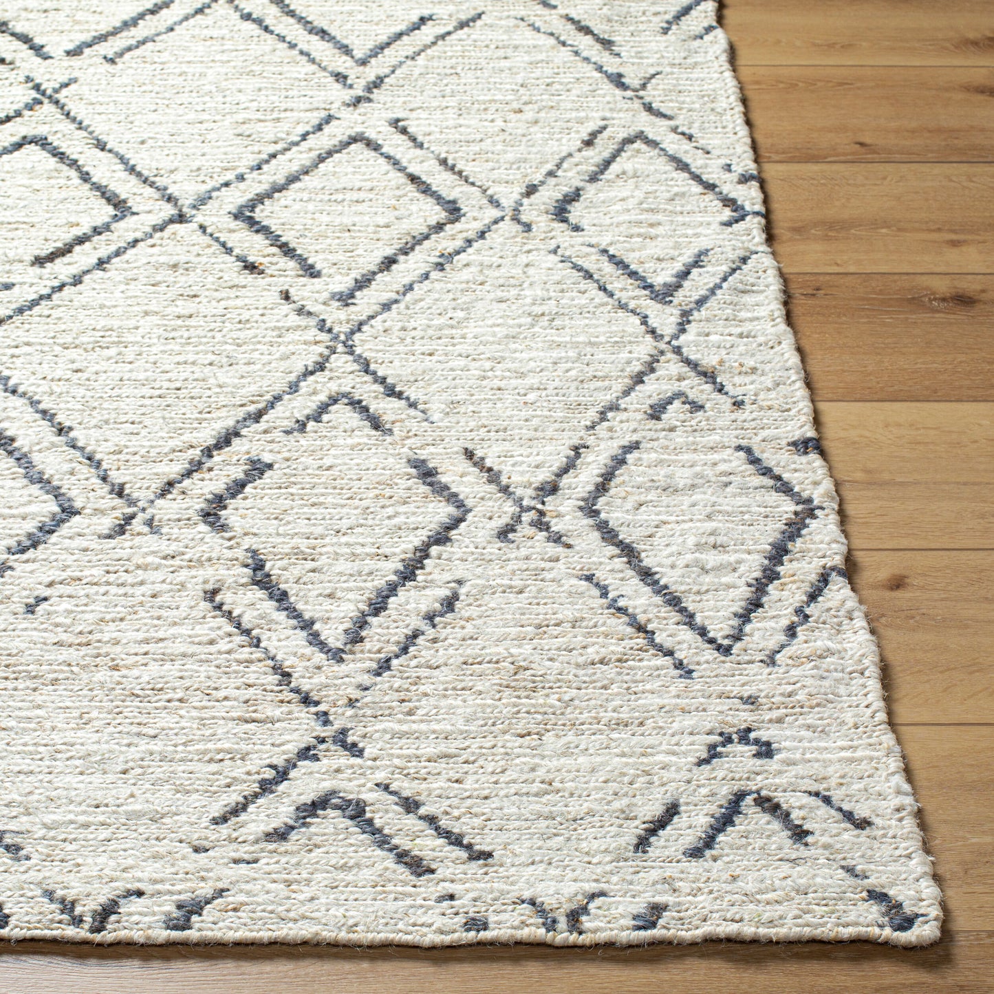 Riah RIH-2301 2' x 3' Handmade Jute Accent Rug