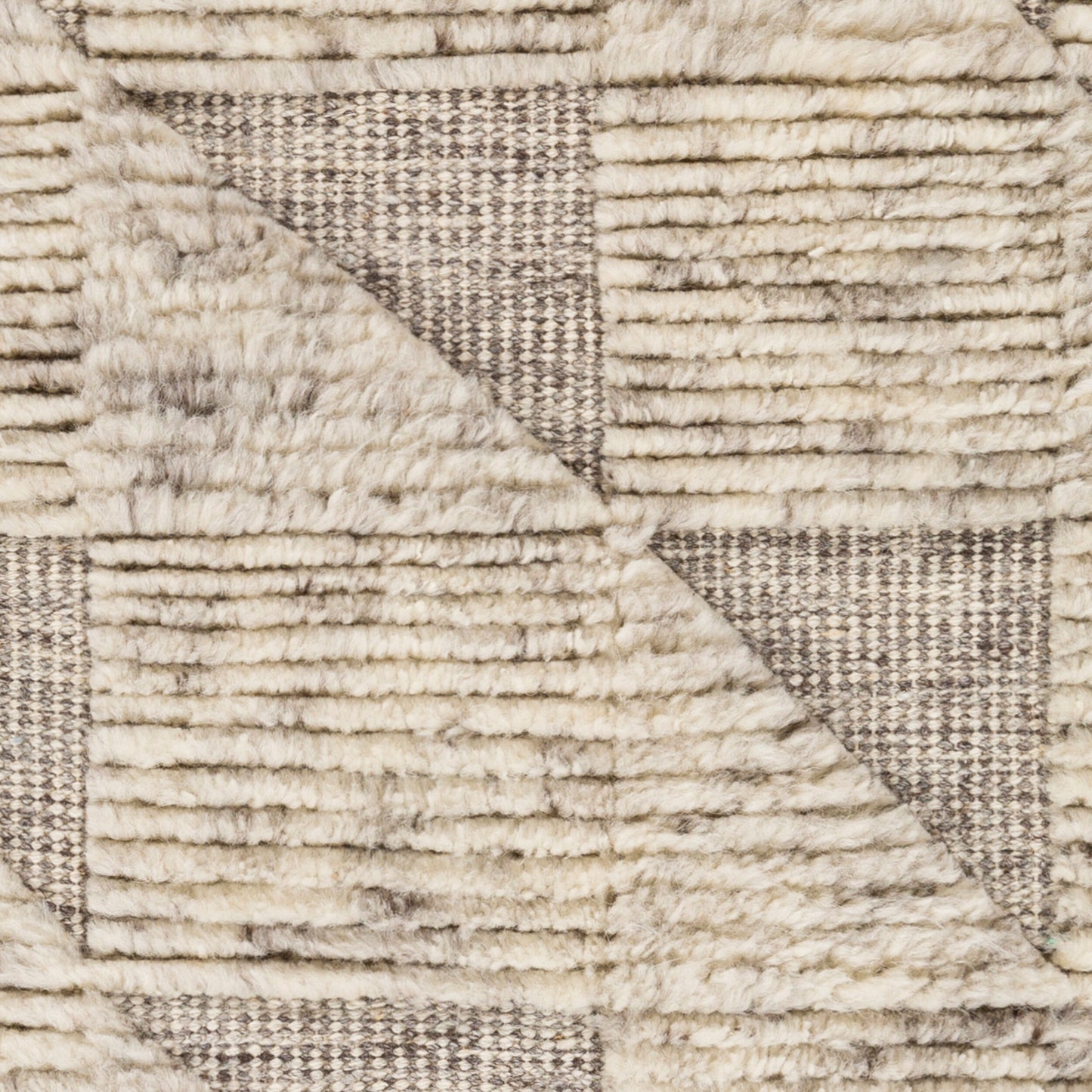 Sahara SAH-2300 2' x 3' Handmade Wool Accent Rug
