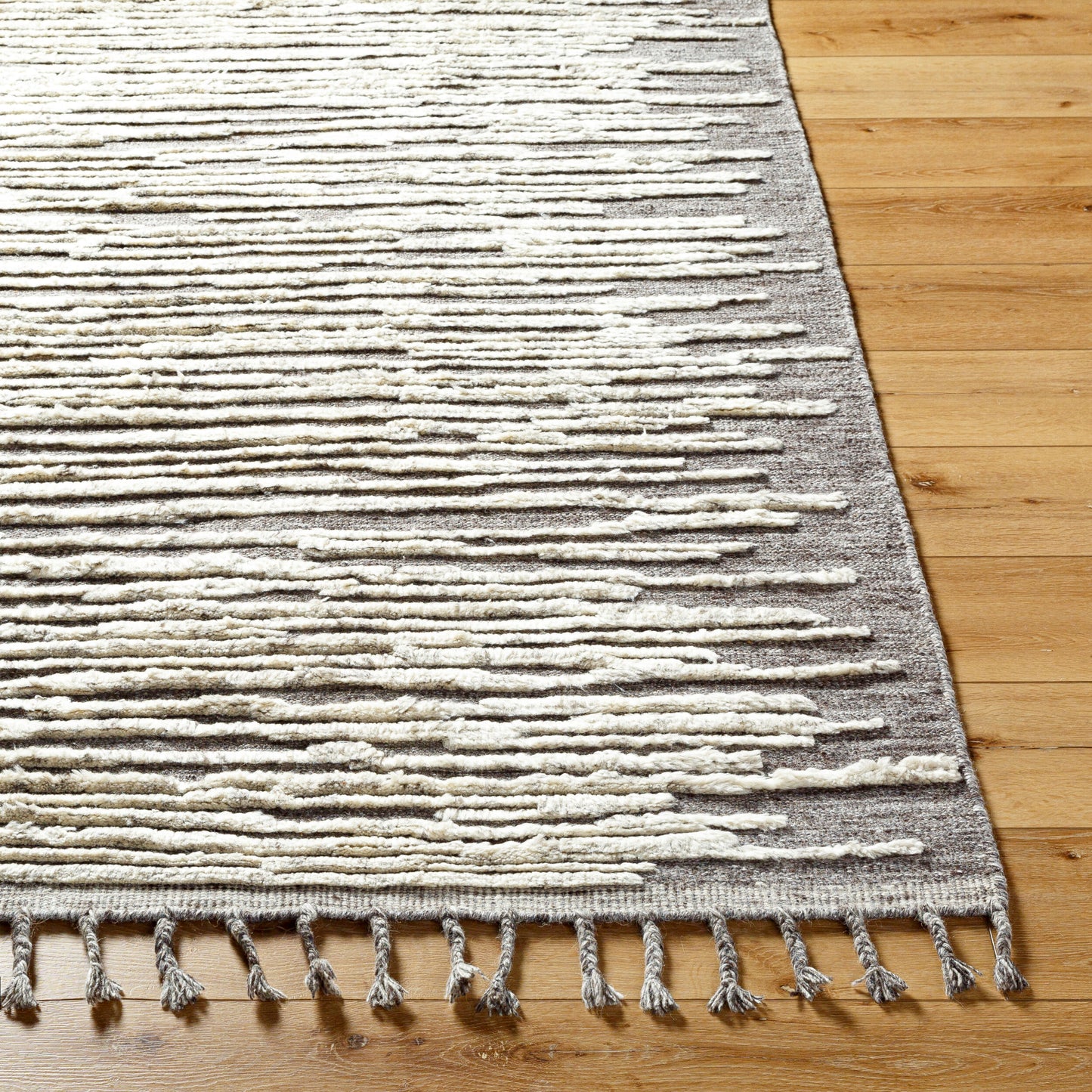 Sahara SAH-2301 2' x 3' Handmade Wool Accent Rug