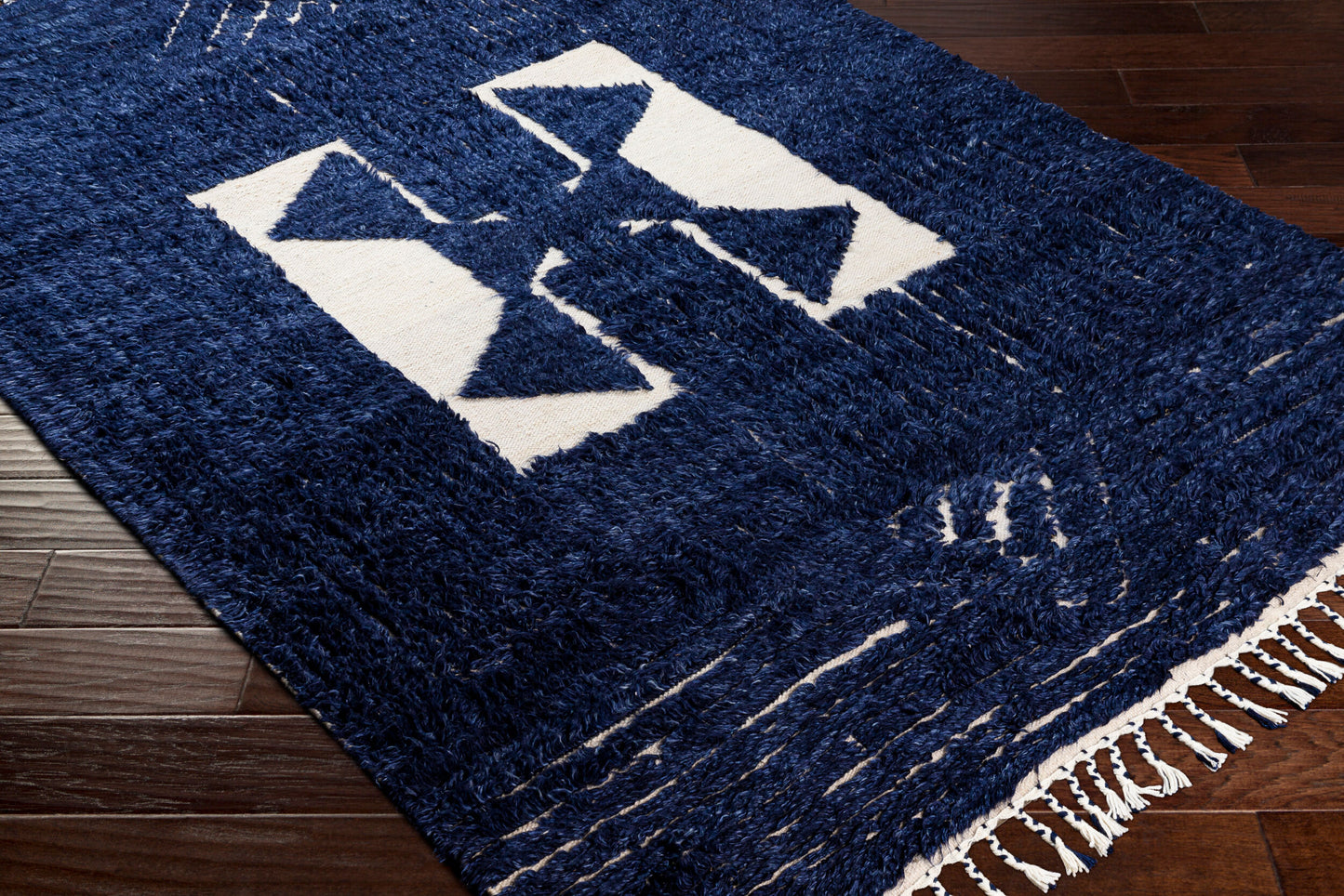 Sahara SAH-2303 2' x 3' Handmade Wool Accent Rug
