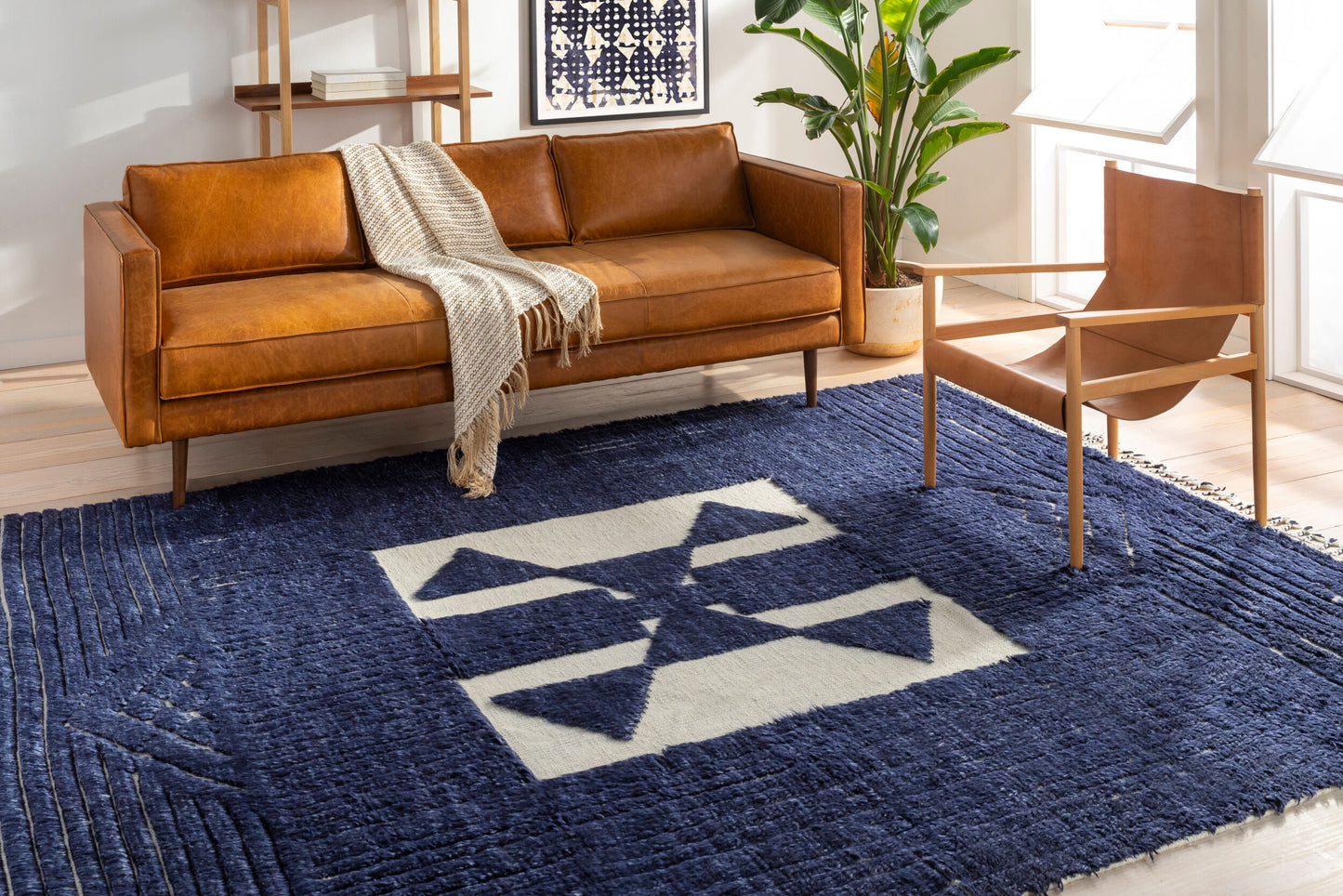 Sahara SAH-2303 2' x 3' Handmade Wool Accent Rug