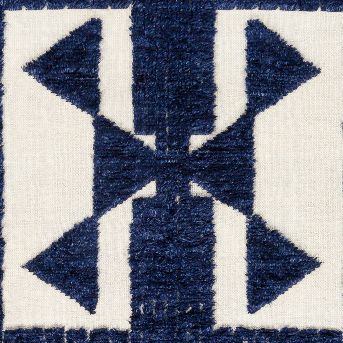 Sahara SAH-2303 2' x 3' Handmade Wool Accent Rug