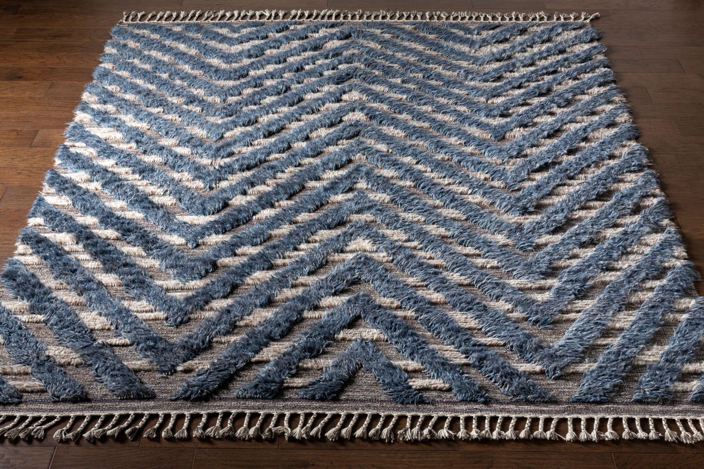 Sahara SAH-2304 2' x 3' Handmade Wool Accent Rug