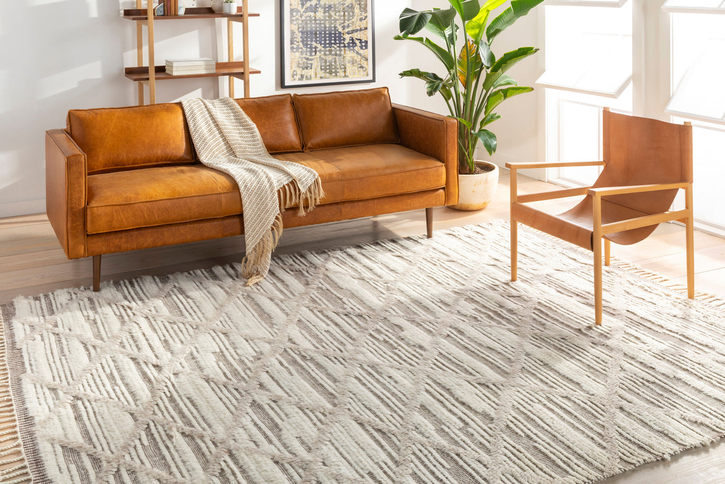 Sahara SAH-2307 2' x 3' Handmade Wool Accent Rug