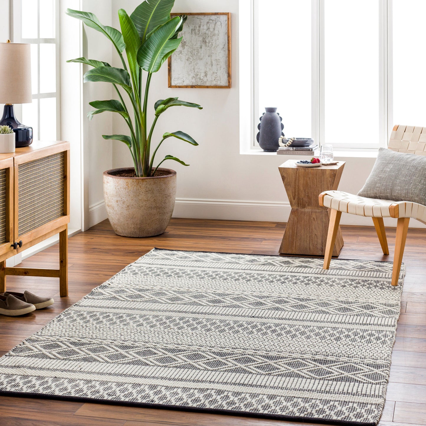 San Jose SJO-2300 2' x 3' Handmade Accent Rug