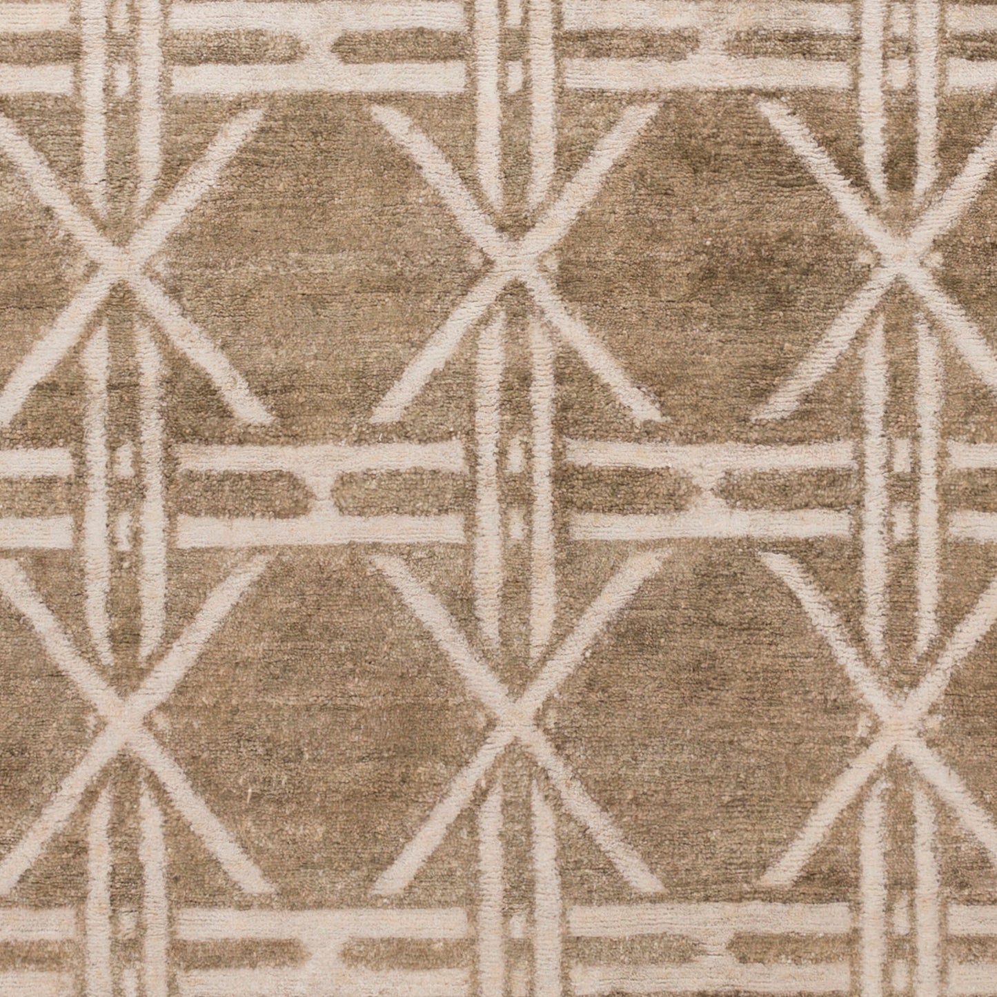 Vanderbilt VAN-1004 2' x 3' Handmade Faux Silk Accent Rug