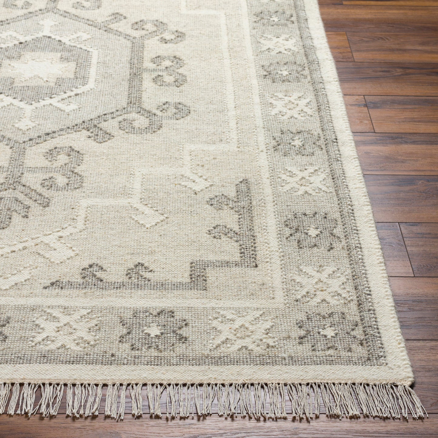 Valerie VLA-2306 2' x 3' Handmade Wool Accent Rug