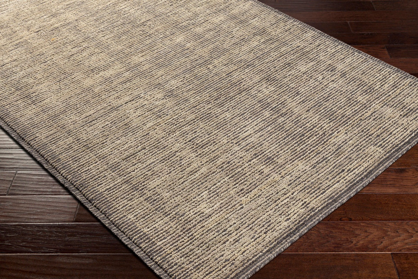 Viera VRE-2300 2' x 3' Handmade Wool Accent Rug