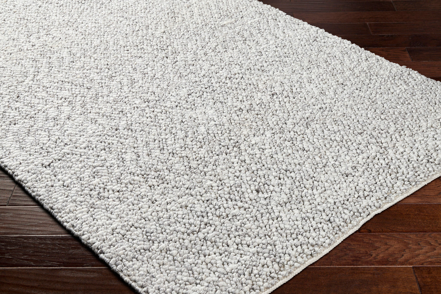 Vesta VST-2302 2' x 3' Handmade Recyled Accent Rug
