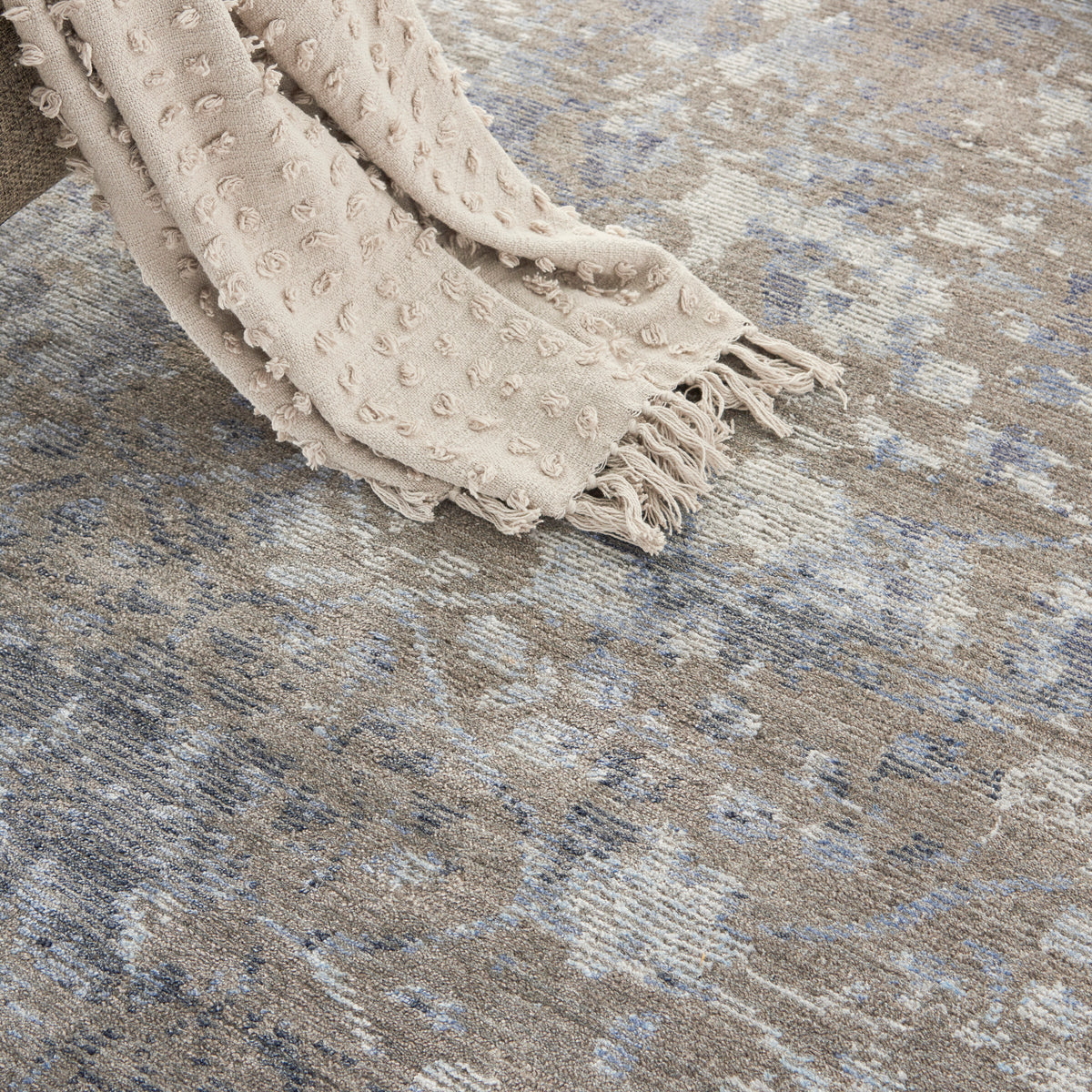 Lucent LCN03 Dove Knotted Rug