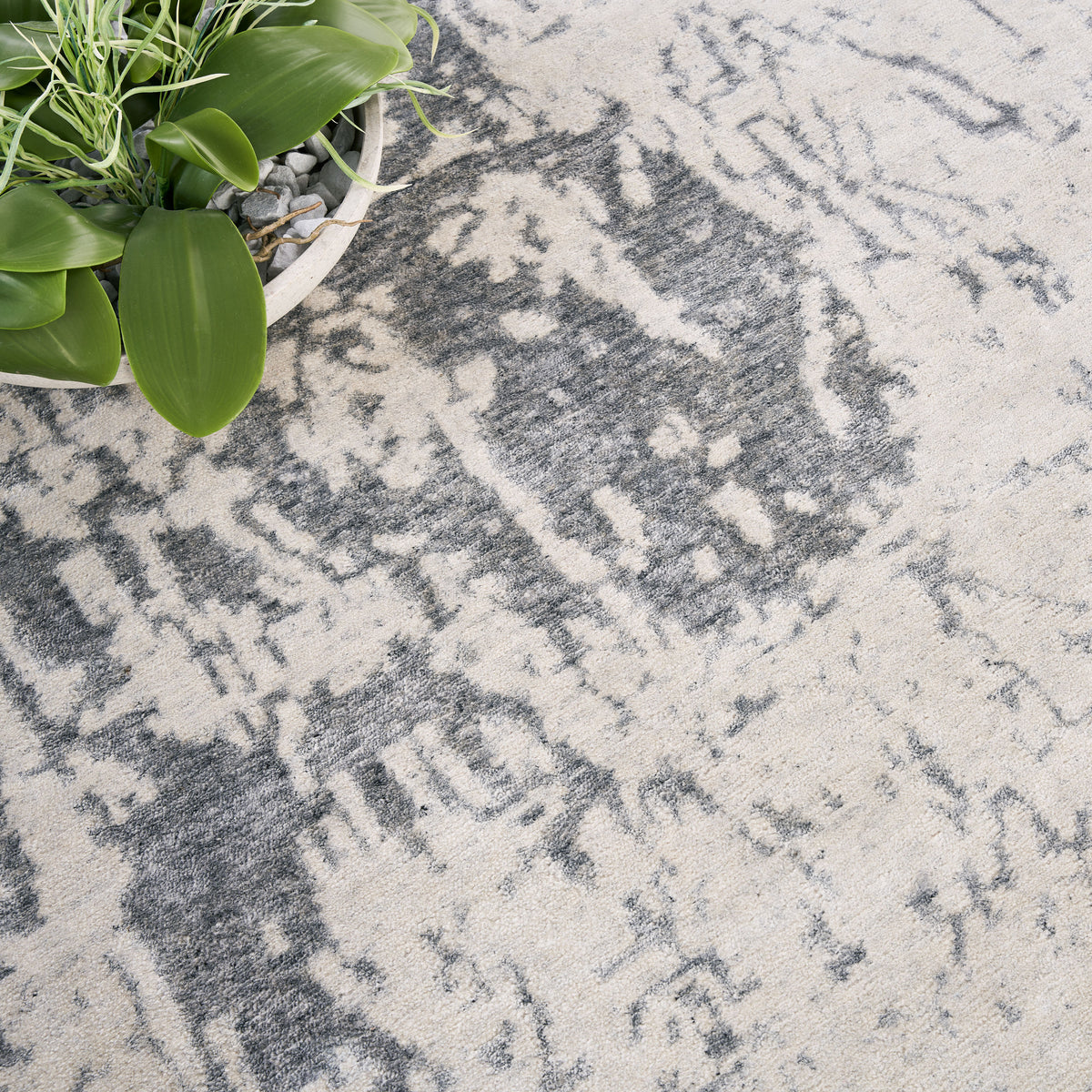 Silk Shadows SHA10 Sterling Knotted Rug