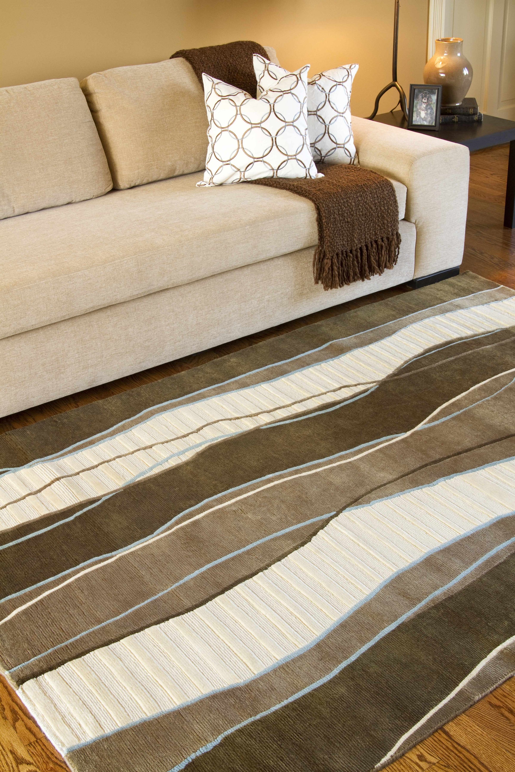 Mugal IN-8072 Hand Knotted Rug