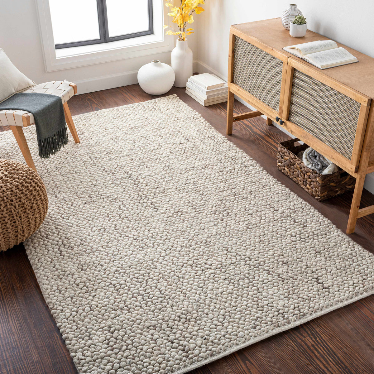 Avera AER-1002 Hand Woven Rug