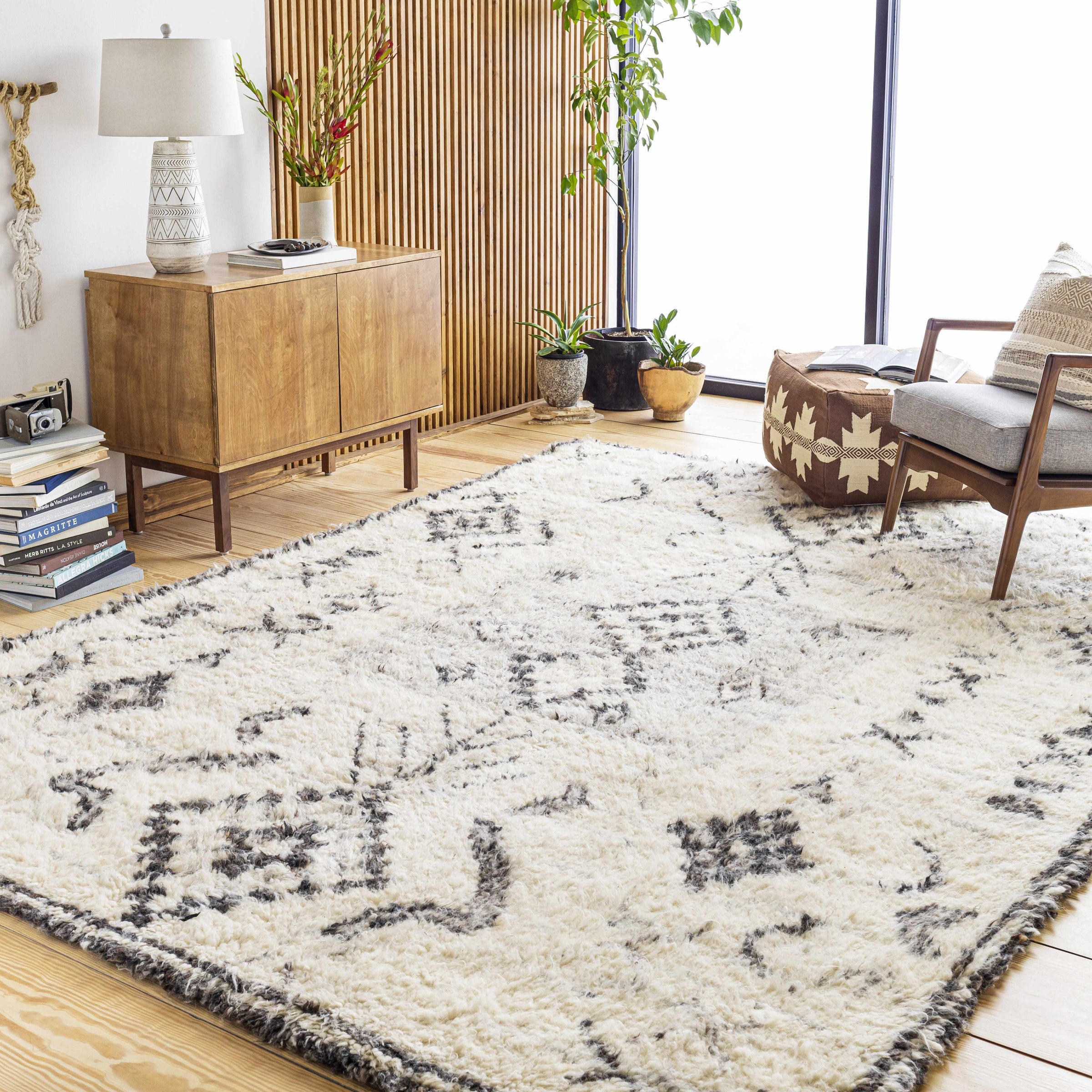 Pillows : LNS-002,Pouf : NDPF-002,Rugs : CME-2301,Table Lamps : IMD-001