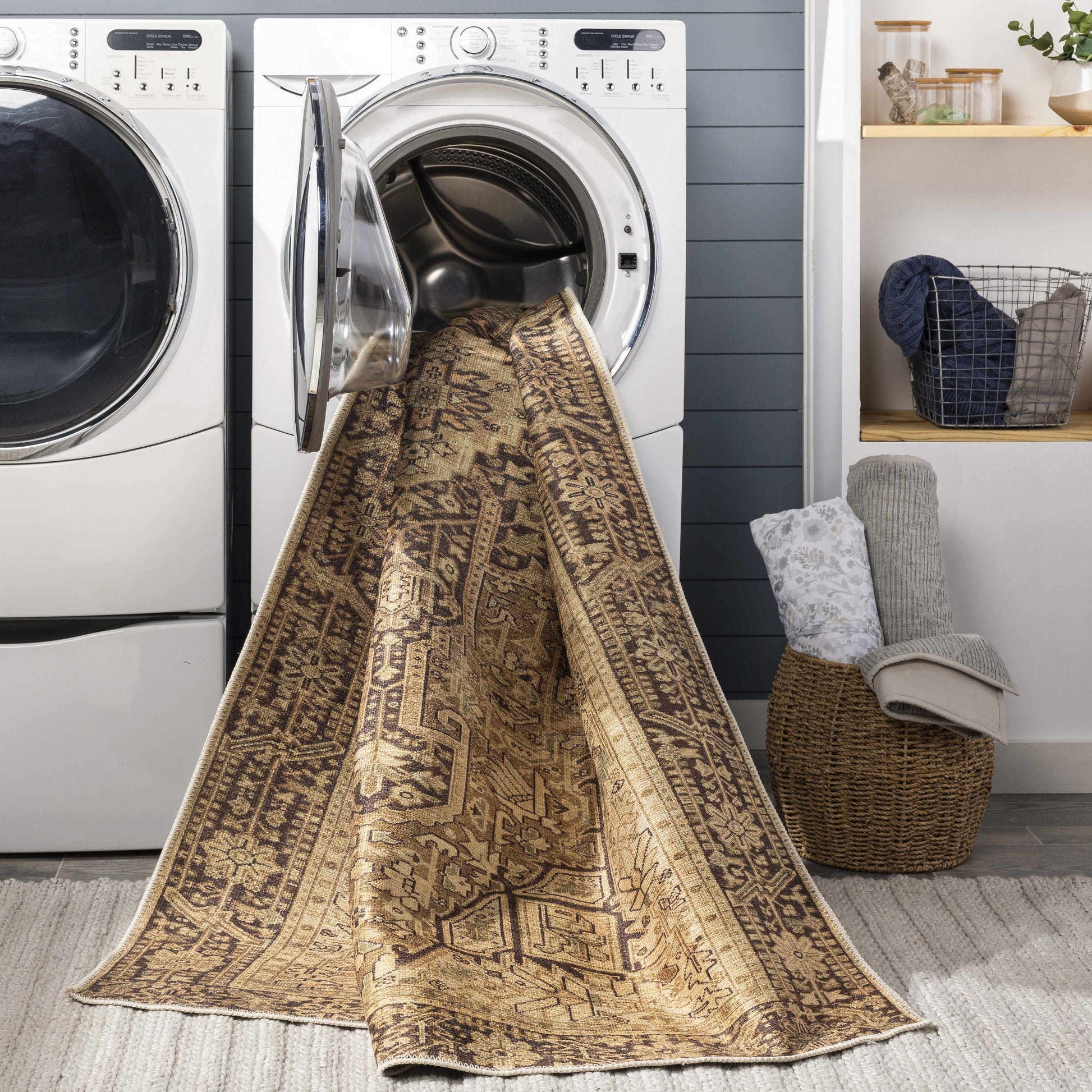 Amelie AML-2348 Machine Woven Rug