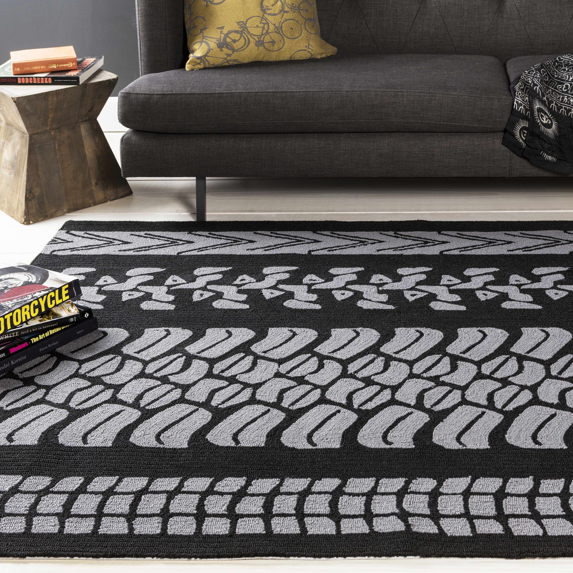 Pillows : PDP-002,Rugs : PDM-1006