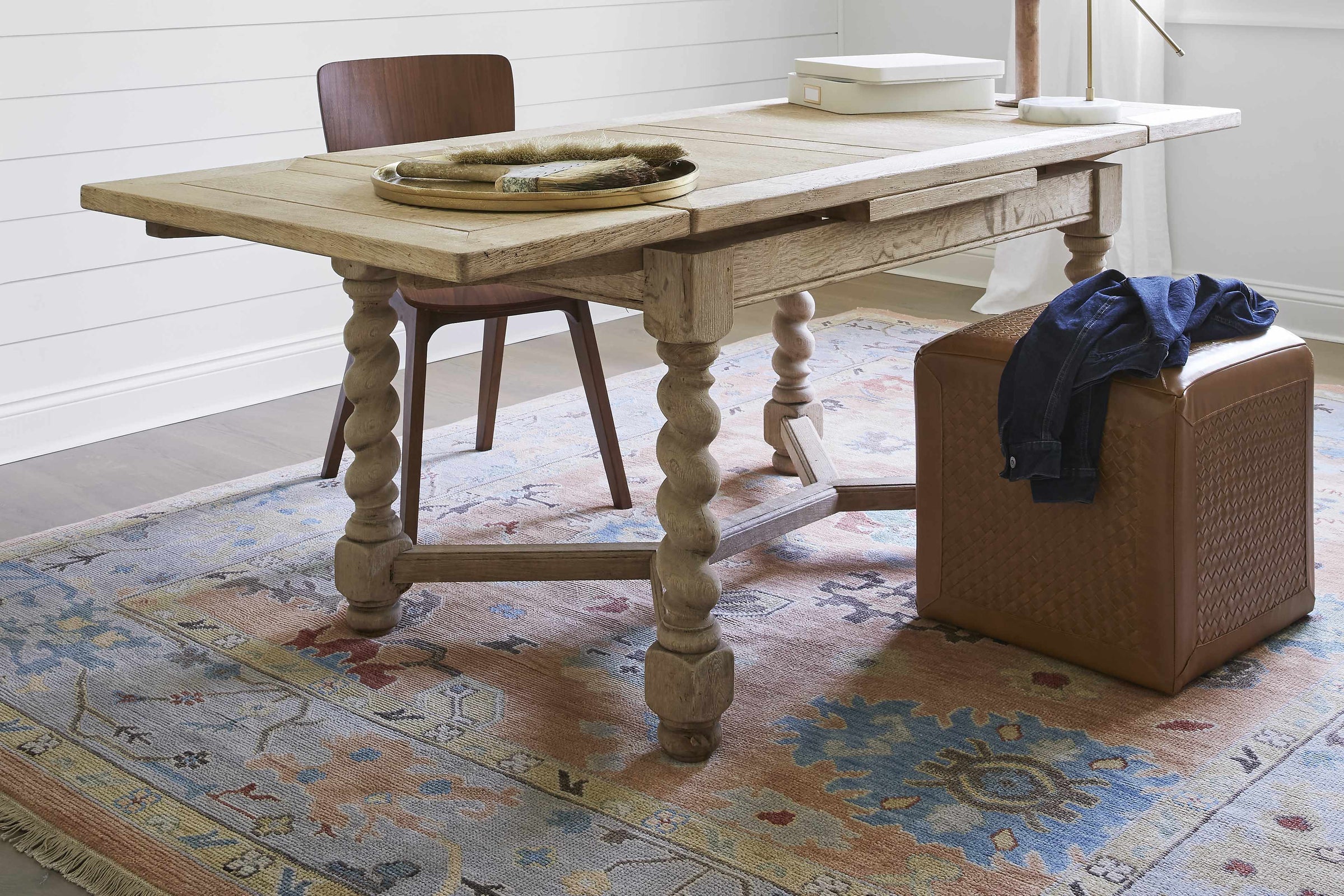 Furniture : LAPF-001,Rugs : SML-2301